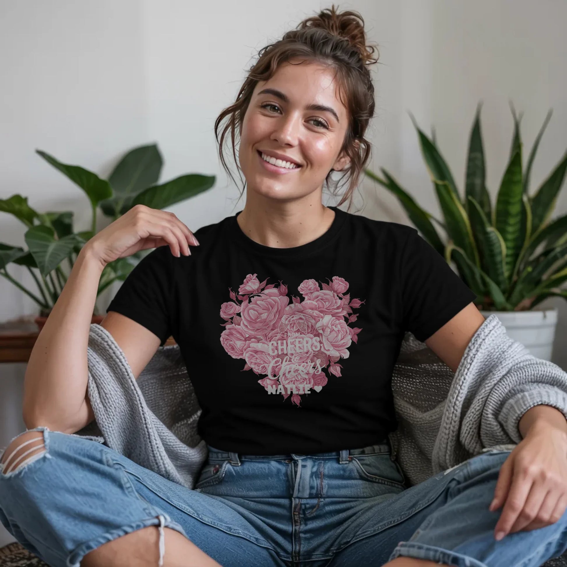 B.03.Damen-T-Shirt-Mockup-Basic-Wohnzimmer-Wolljacke---1