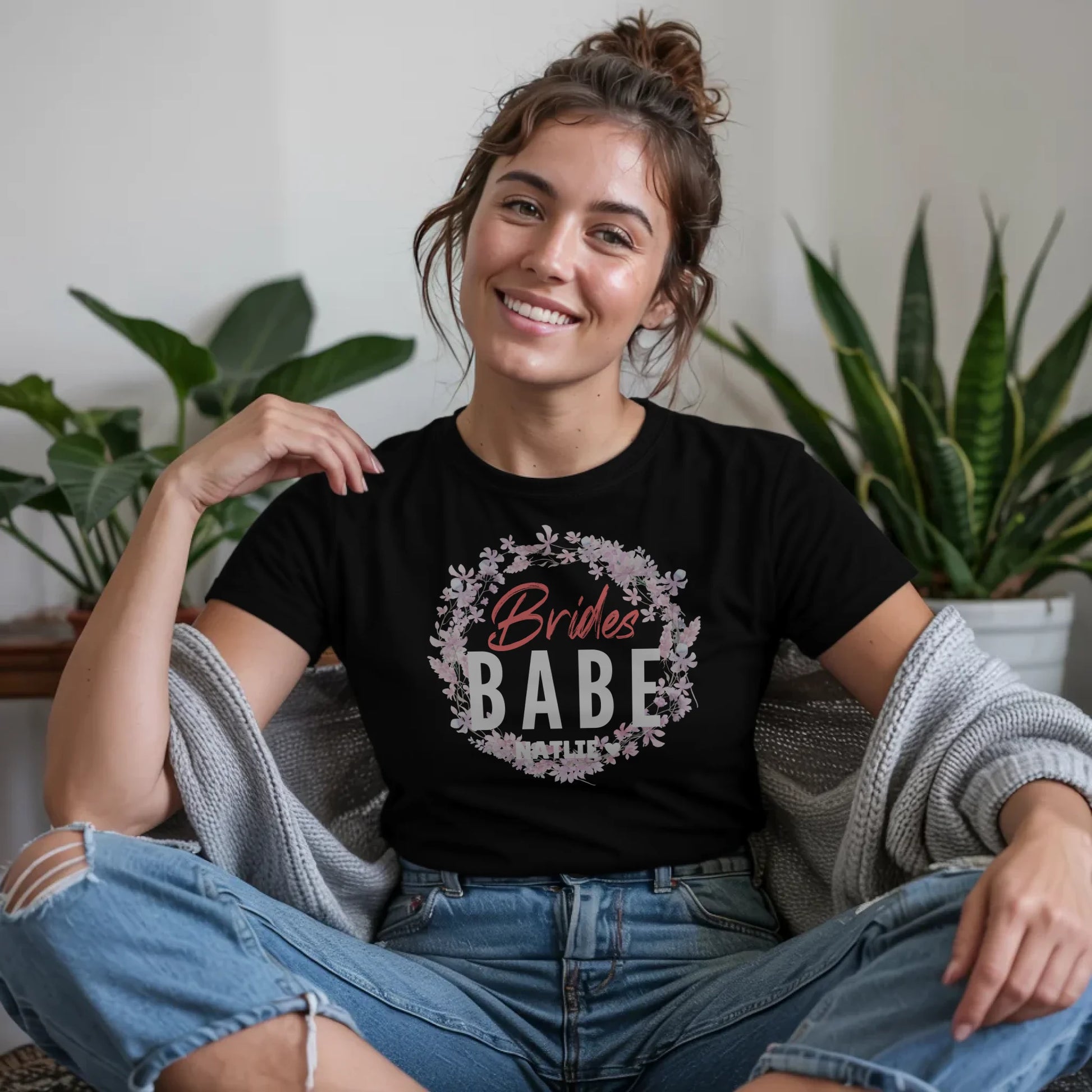 B.03.Damen-T-Shirt-Mockup-Basic-Wohnzimmer-Wolljacke---1