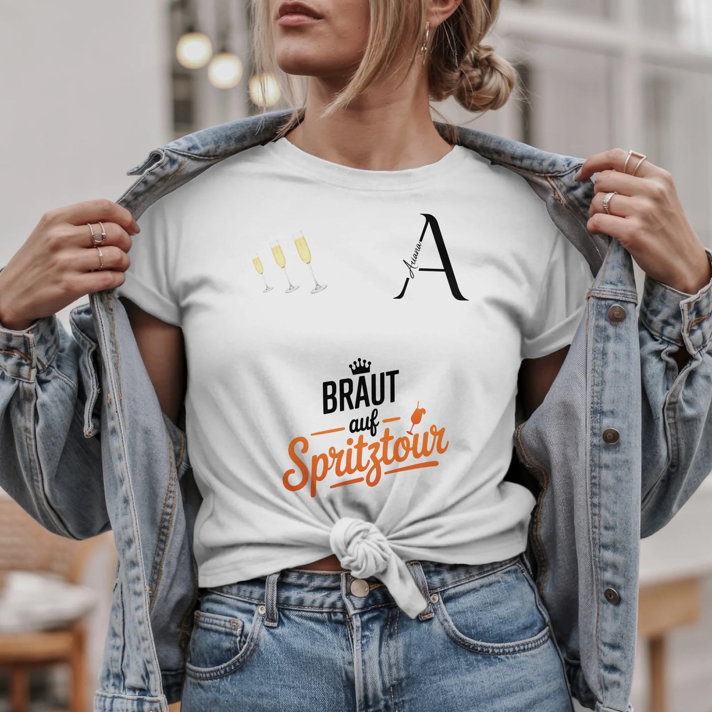 W.03.Damen-T-Shirt-Mockup-Basic HELL mit Jeansjacke