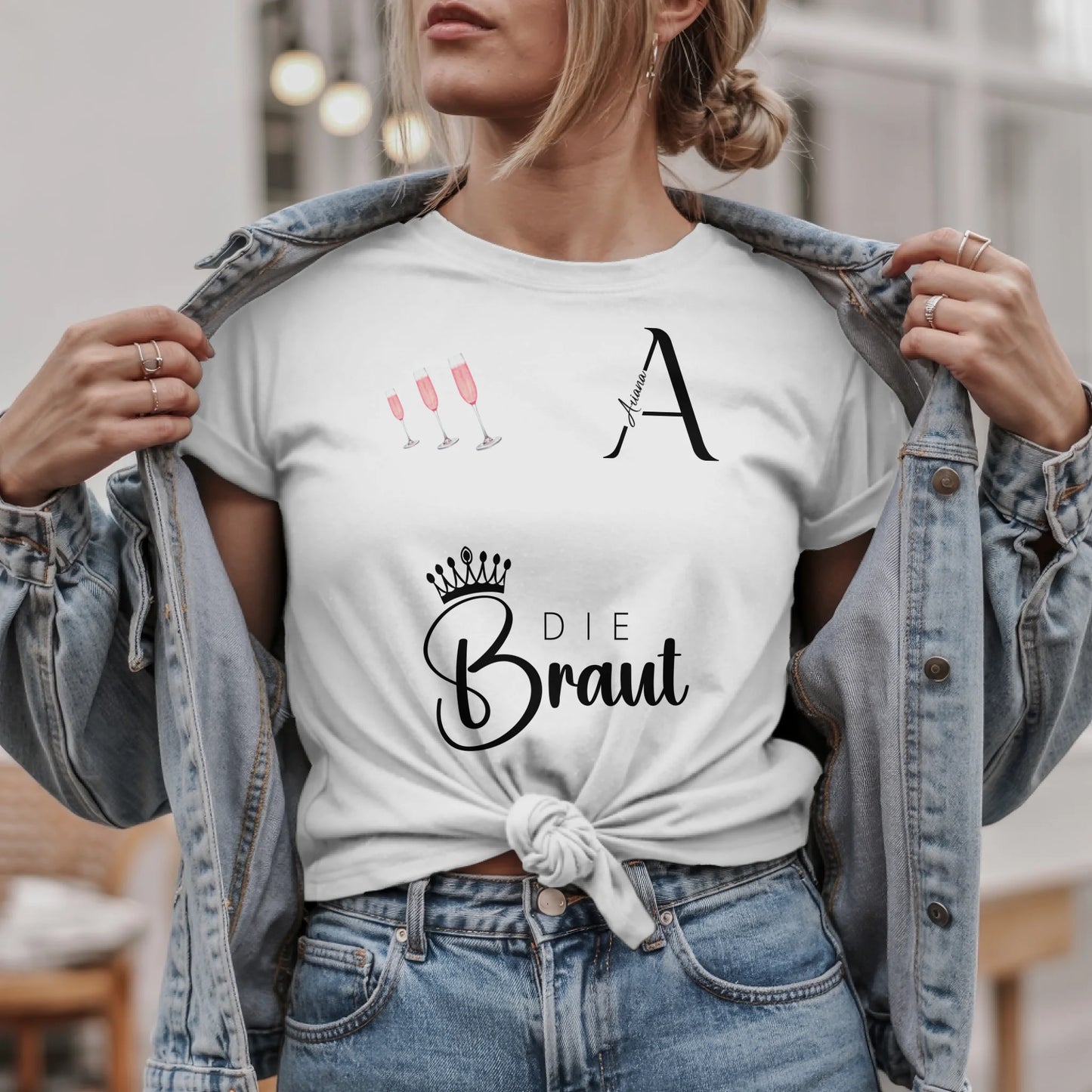 W.03.Damen-T-Shirt-Mockup-Basic HELL mit Jeansjacke