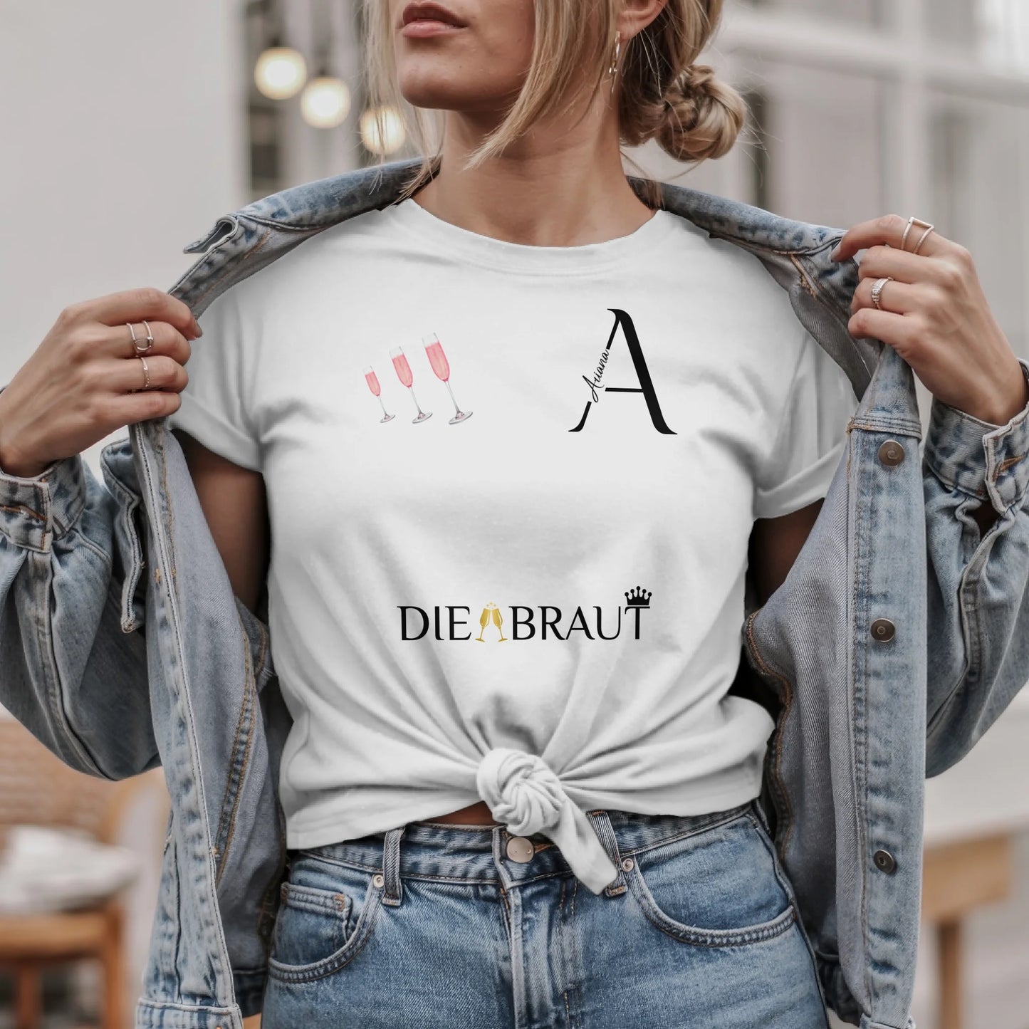 W.03.Damen-T-Shirt-Mockup-Basic HELL mit Jeansjacke