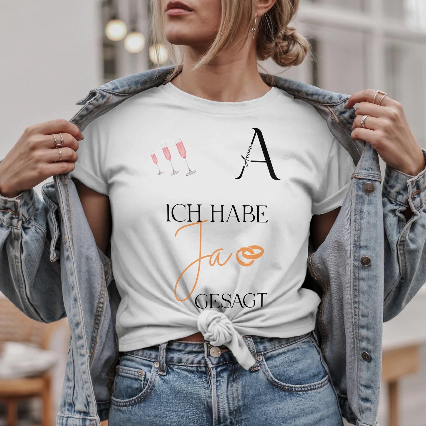 W.03.Damen-T-Shirt-Mockup-Basic HELL mit Jeansjacke