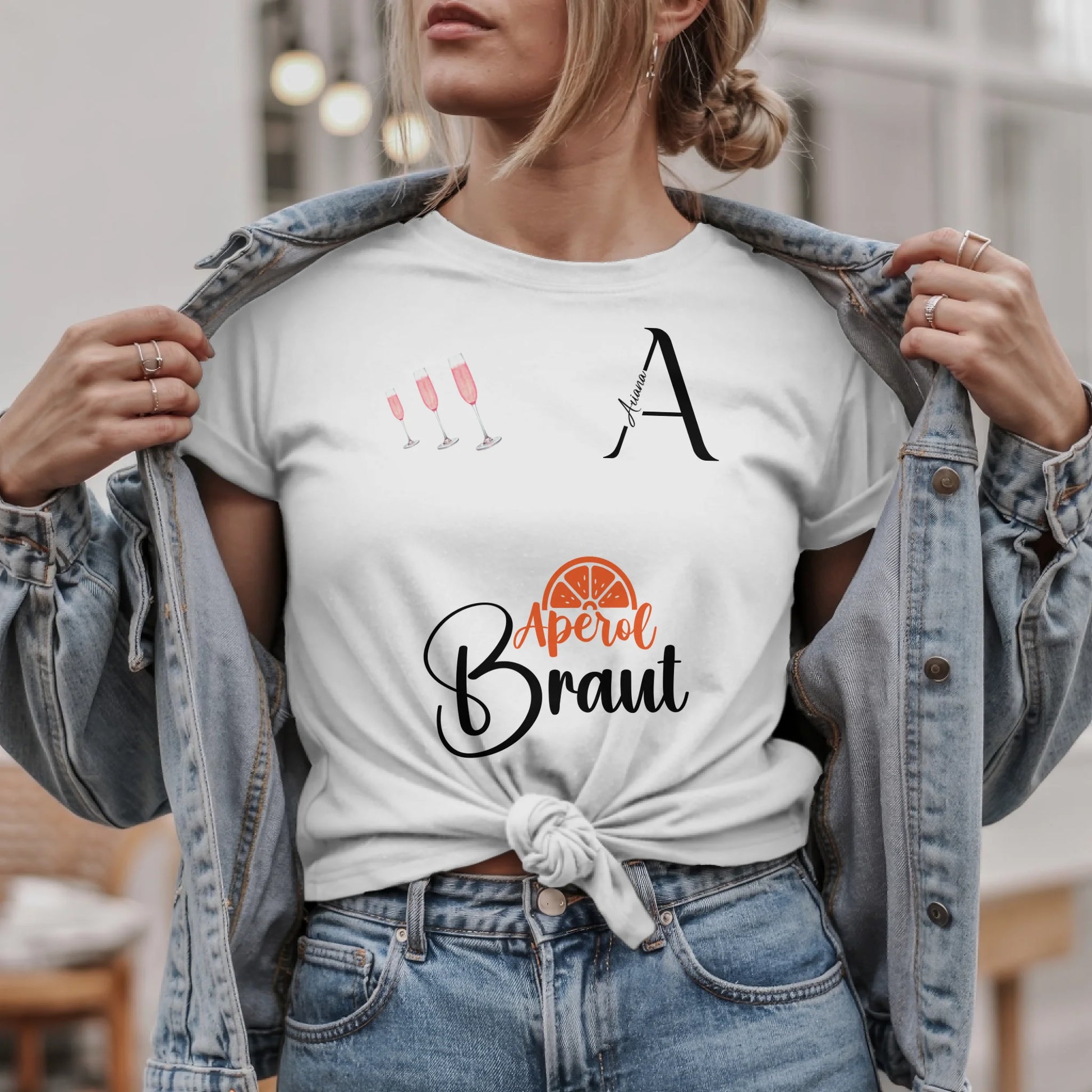 W.03.Damen-T-Shirt-Mockup-Basic HELL mit Jeansjacke