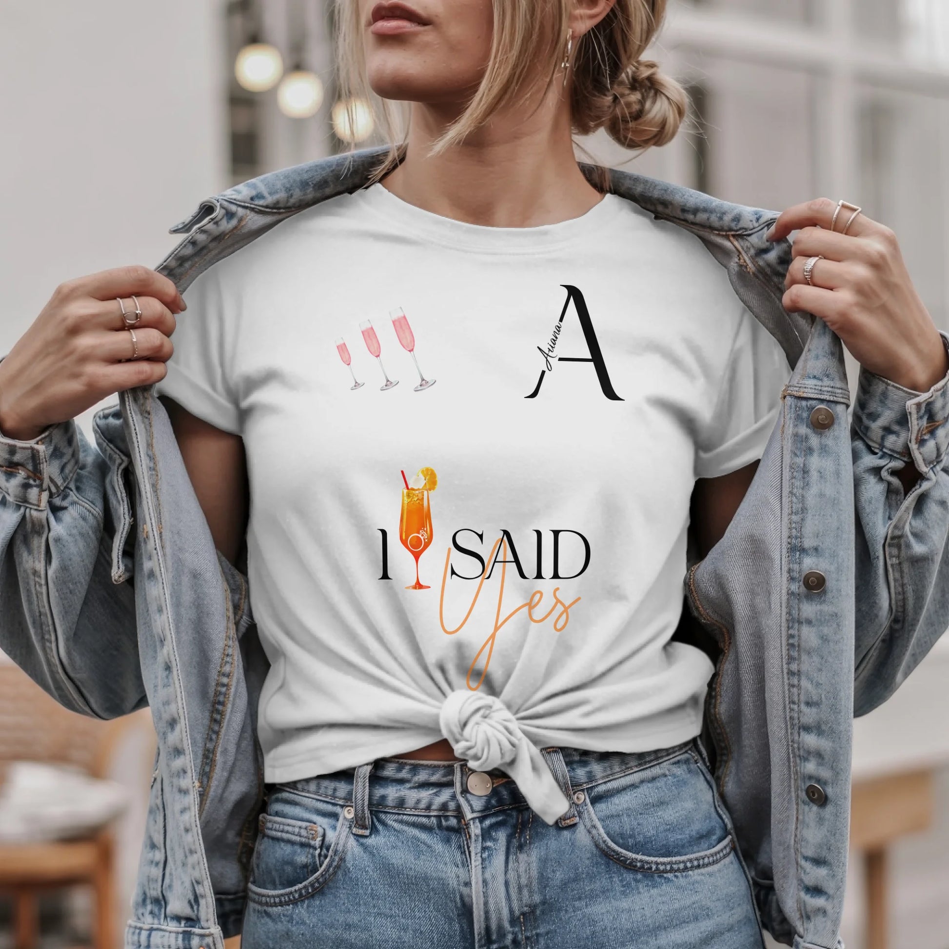W.03.Damen-T-Shirt-Mockup-Basic HELL mit Jeansjacke