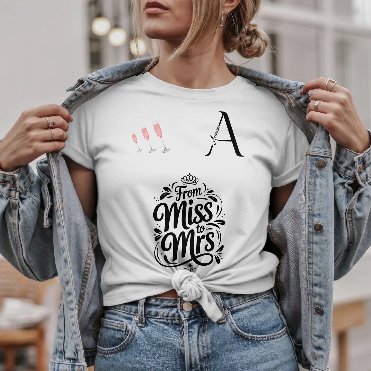 W.03.Damen-T-Shirt-Mockup-Basic HELL mit Jeansjacke