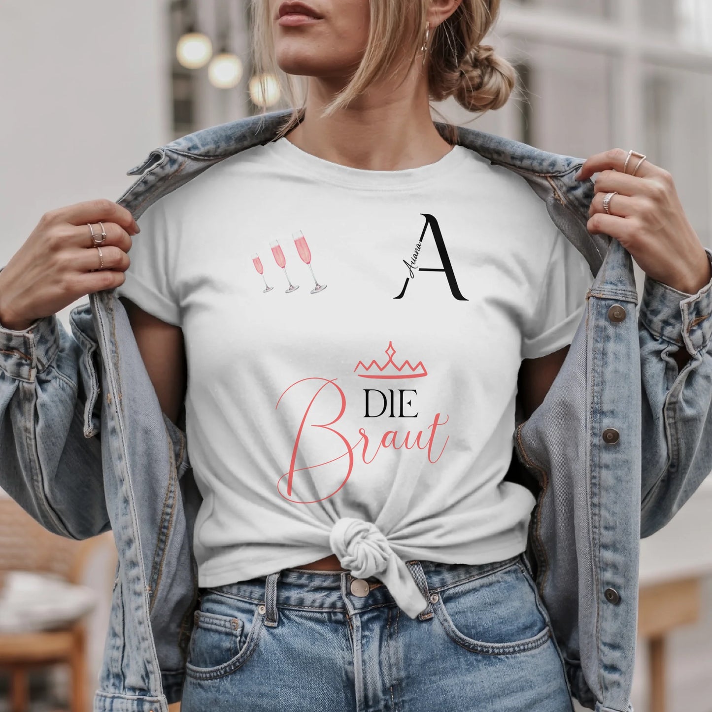 W.03.Damen-T-Shirt-Mockup-Basic HELL mit Jeansjacke