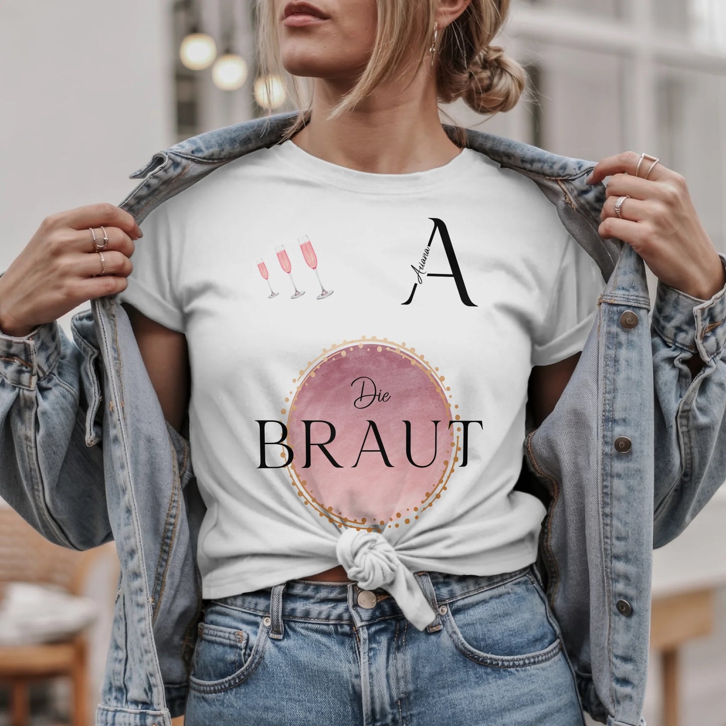 W.03.Damen-T-Shirt-Mockup-Basic HELL mit Jeansjacke