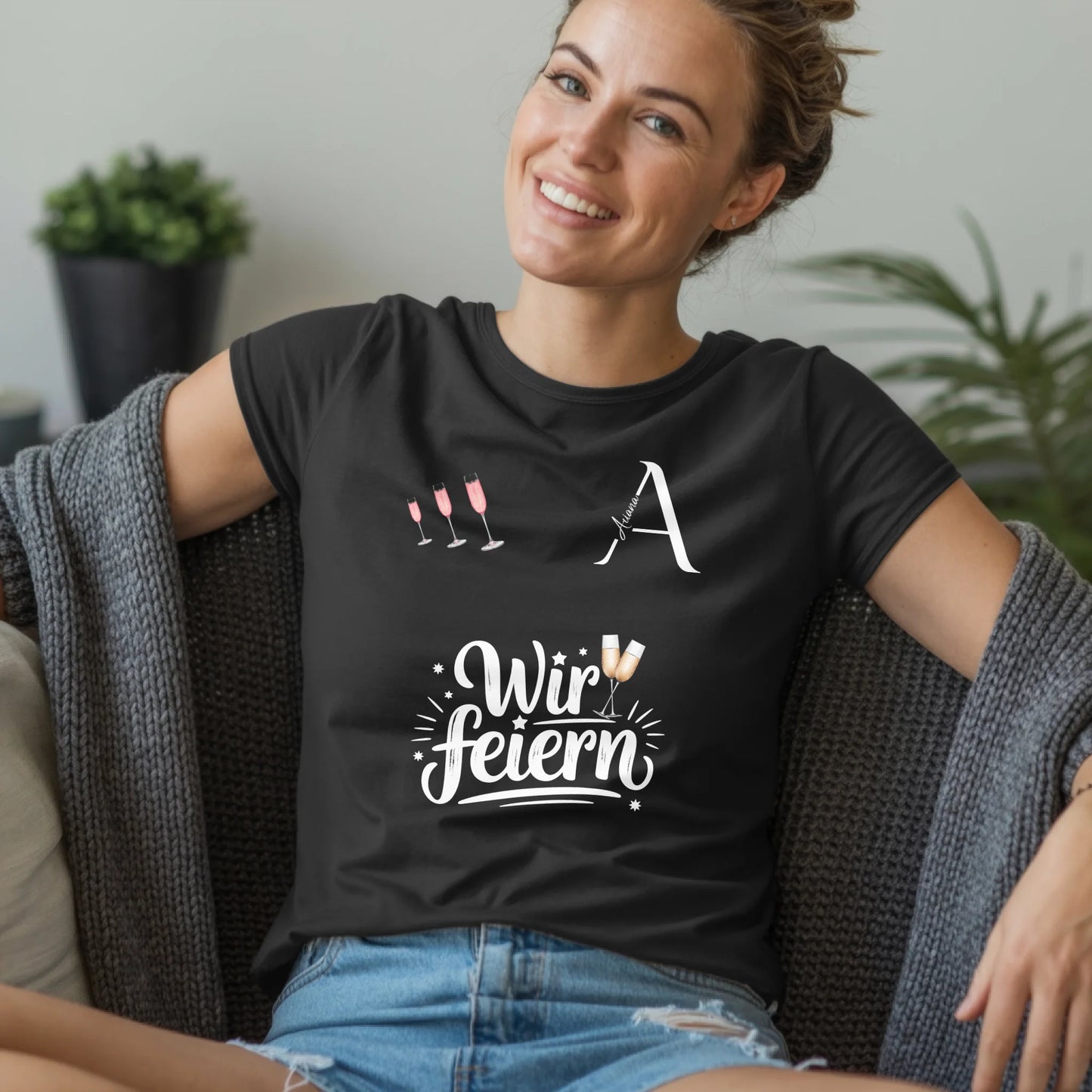 B.03.Damen-T-Shirt-Mockup-Basic-Wohnzimmer-Wolljacke---1