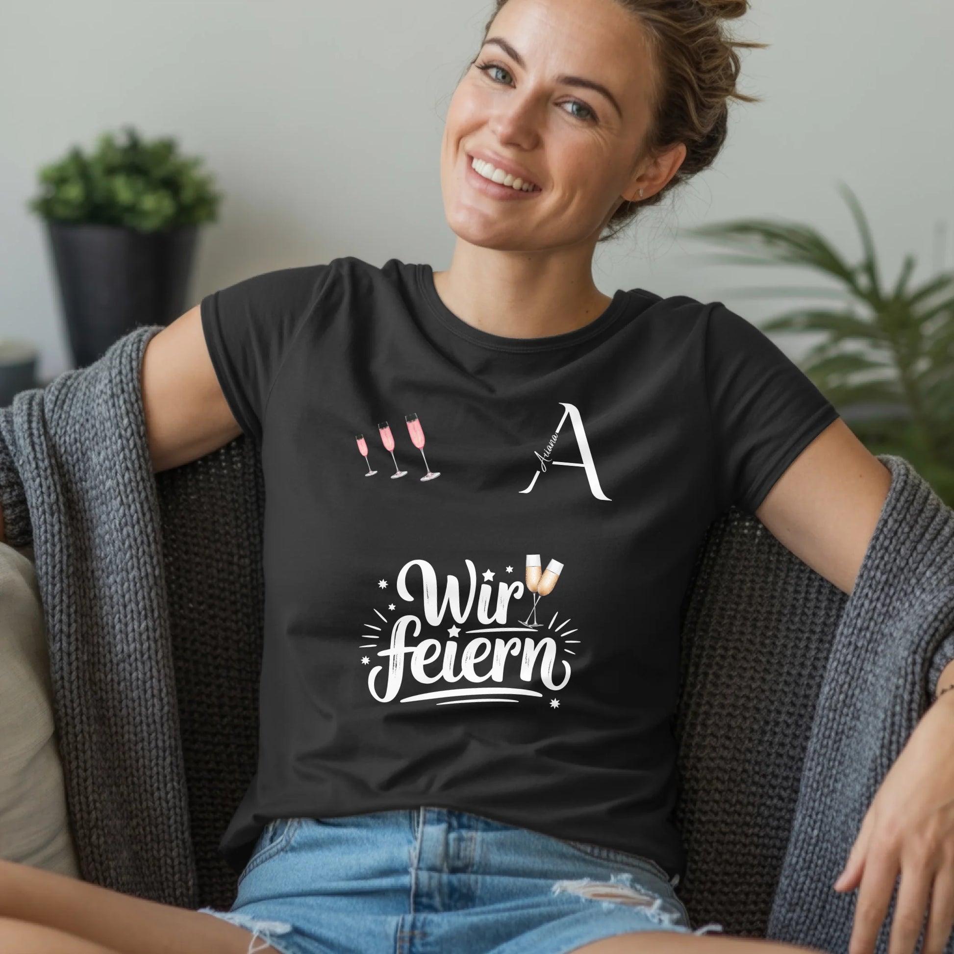 B.03.Damen-T-Shirt-Mockup-Basic-Wohnzimmer-Wolljacke---1