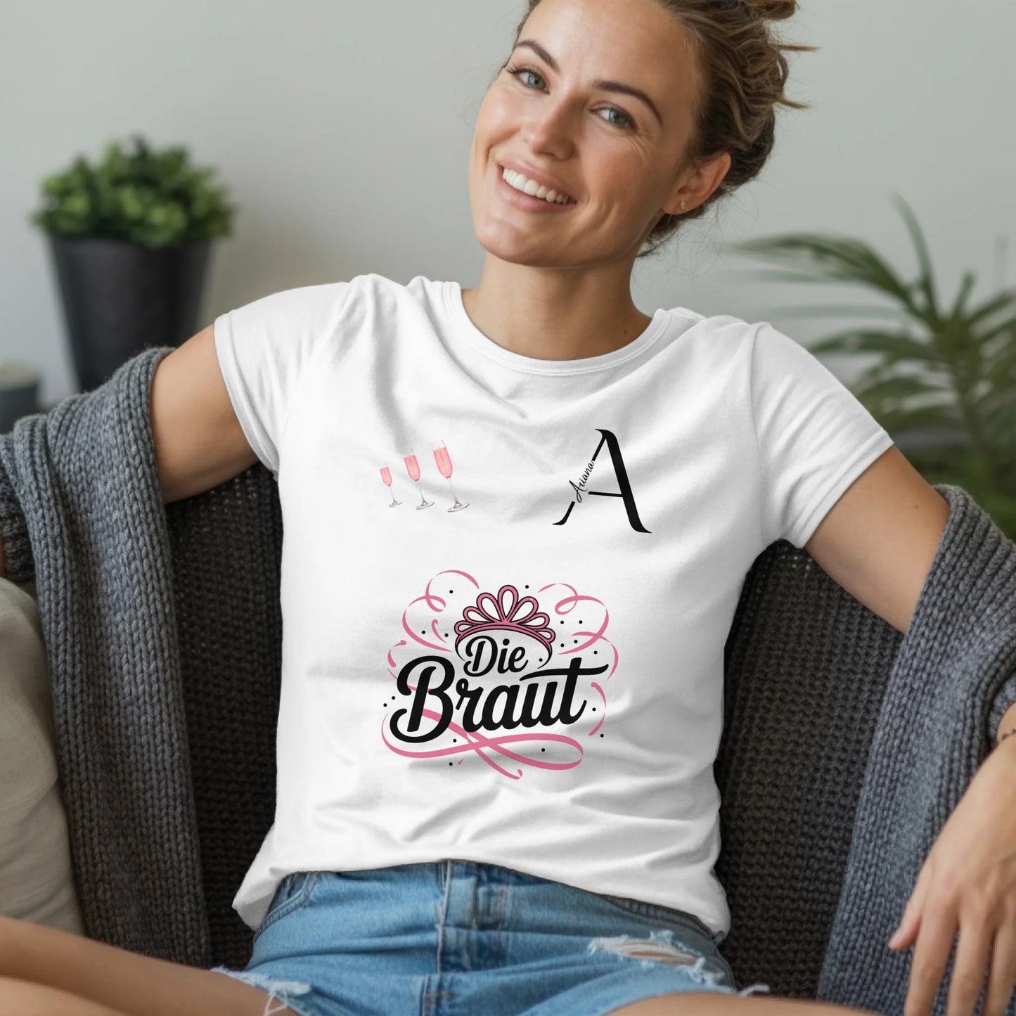 B.03.Damen-T-Shirt-Mockup-Basic-Wohnzimmer-Wolljacke---1