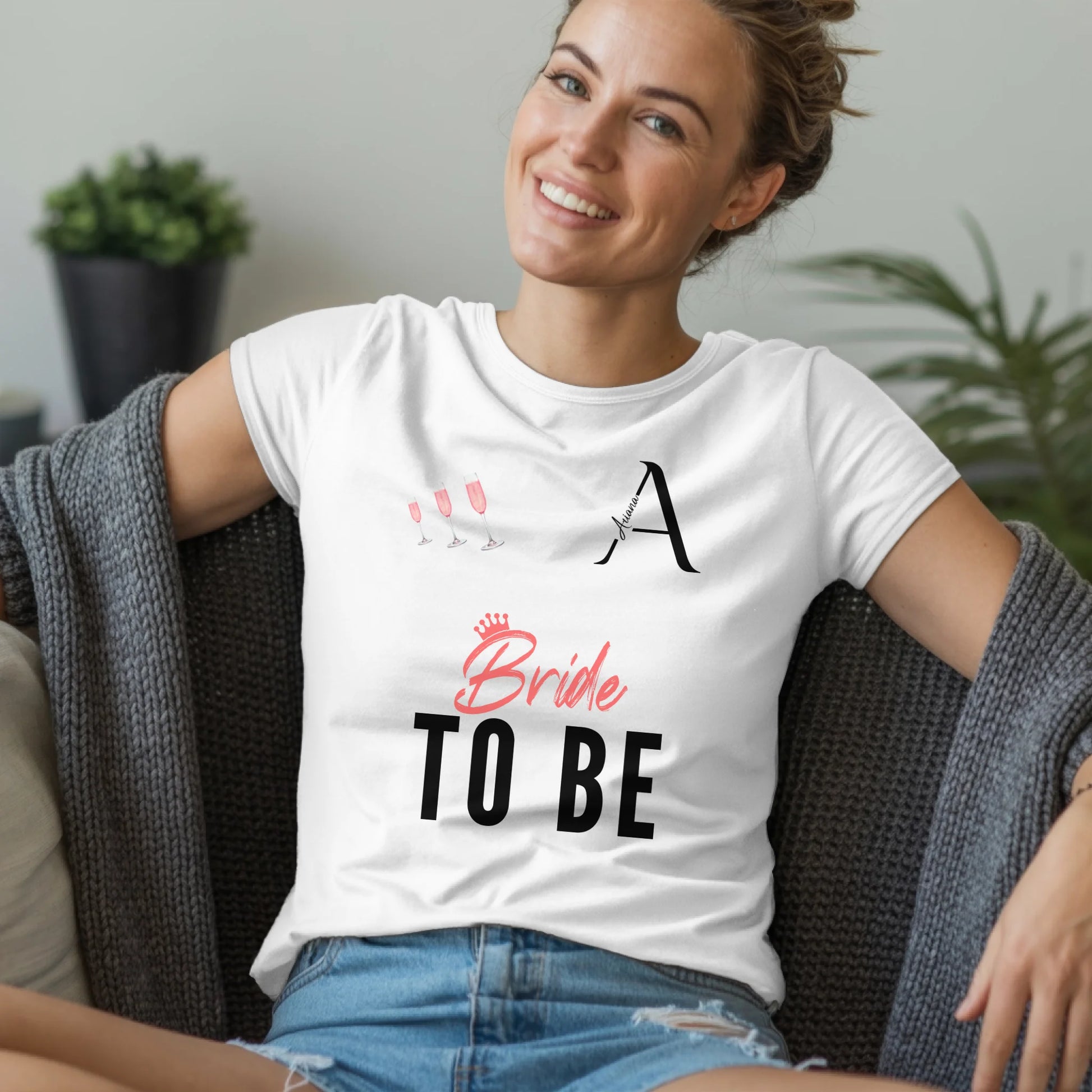 B.03.Damen-T-Shirt-Mockup-Basic-Wohnzimmer-Wolljacke---1