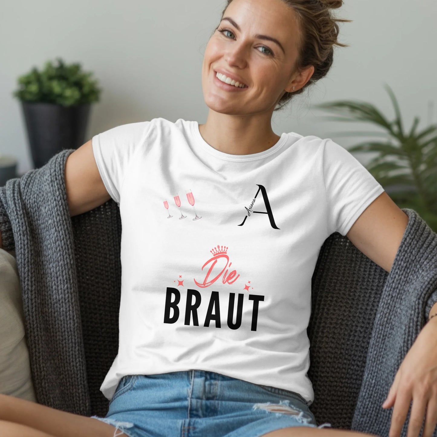 B.03.Damen-T-Shirt-Mockup-Basic-Wohnzimmer-Wolljacke---1