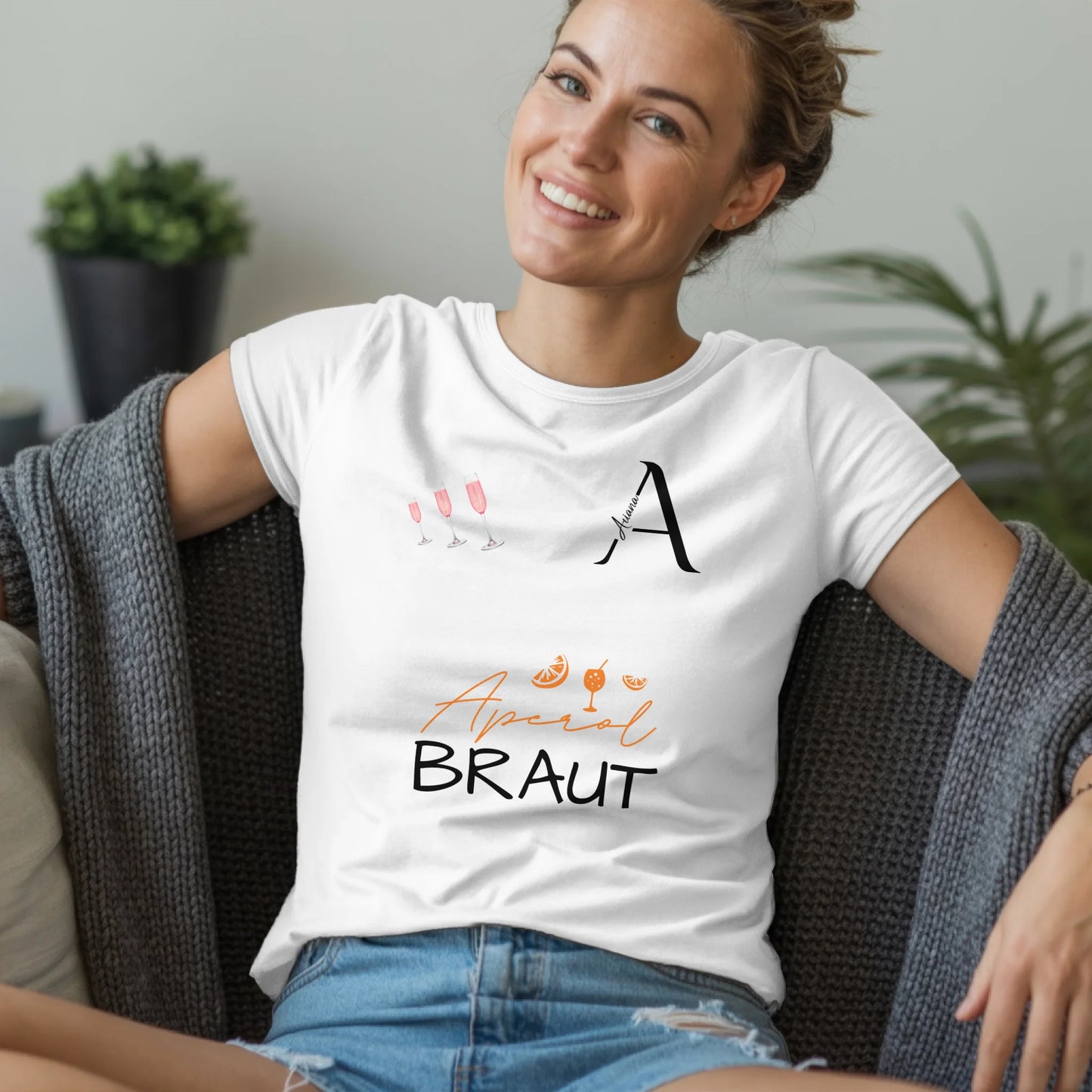 B.03.Damen-T-Shirt-Mockup-Basic-Wohnzimmer-Wolljacke---1