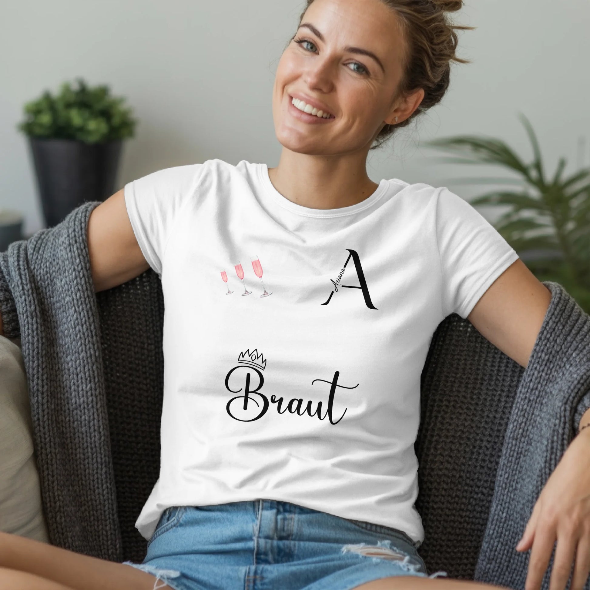 B.03.Damen-T-Shirt-Mockup-Basic-Wohnzimmer-Wolljacke---1