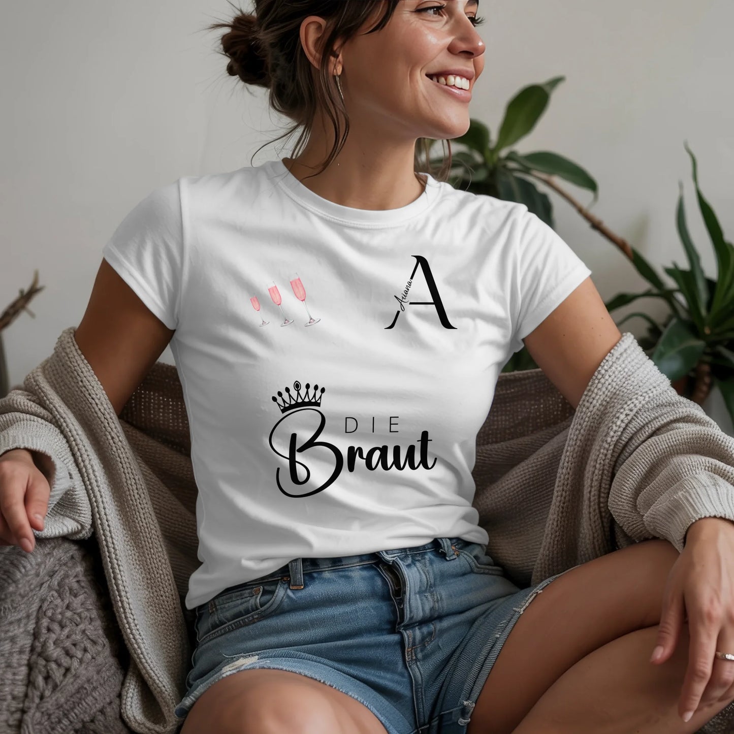 W.02.Damen-T-Shirt-Mockup-Basic-Wohnzimmer-Wolljacke---2