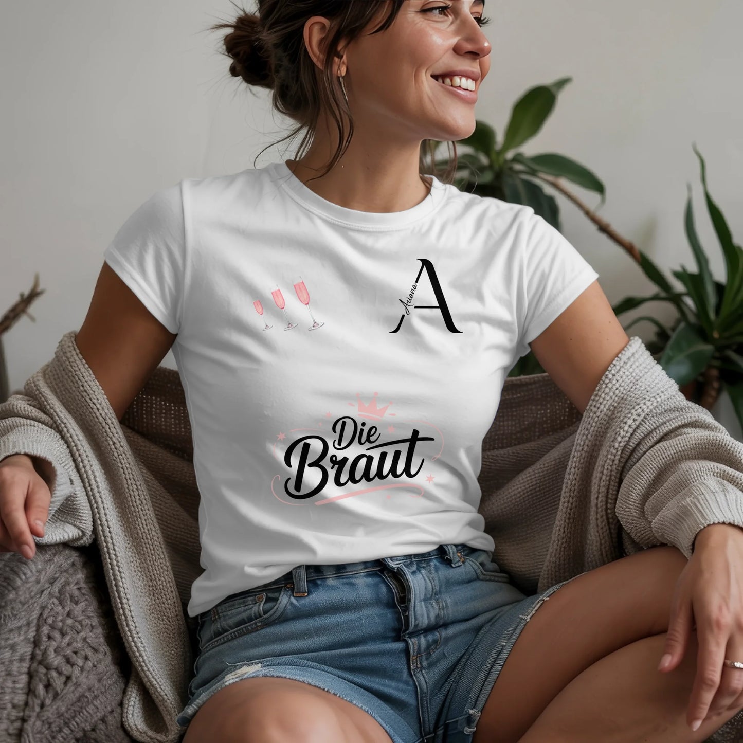 W.02.Damen-T-Shirt-Mockup-Basic-Wohnzimmer-Wolljacke---2