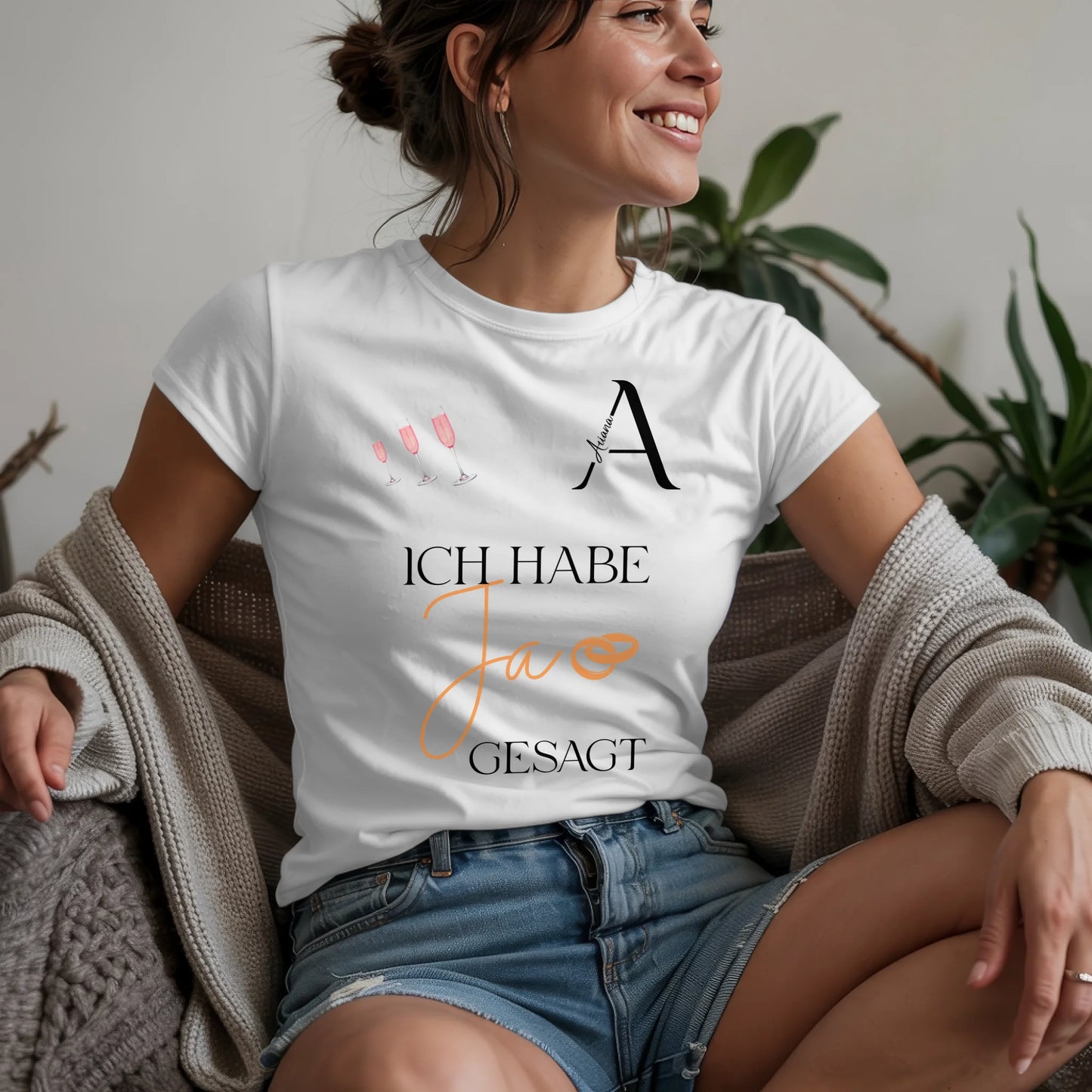W.02.Damen-T-Shirt-Mockup-Basic-Wohnzimmer-Wolljacke---2