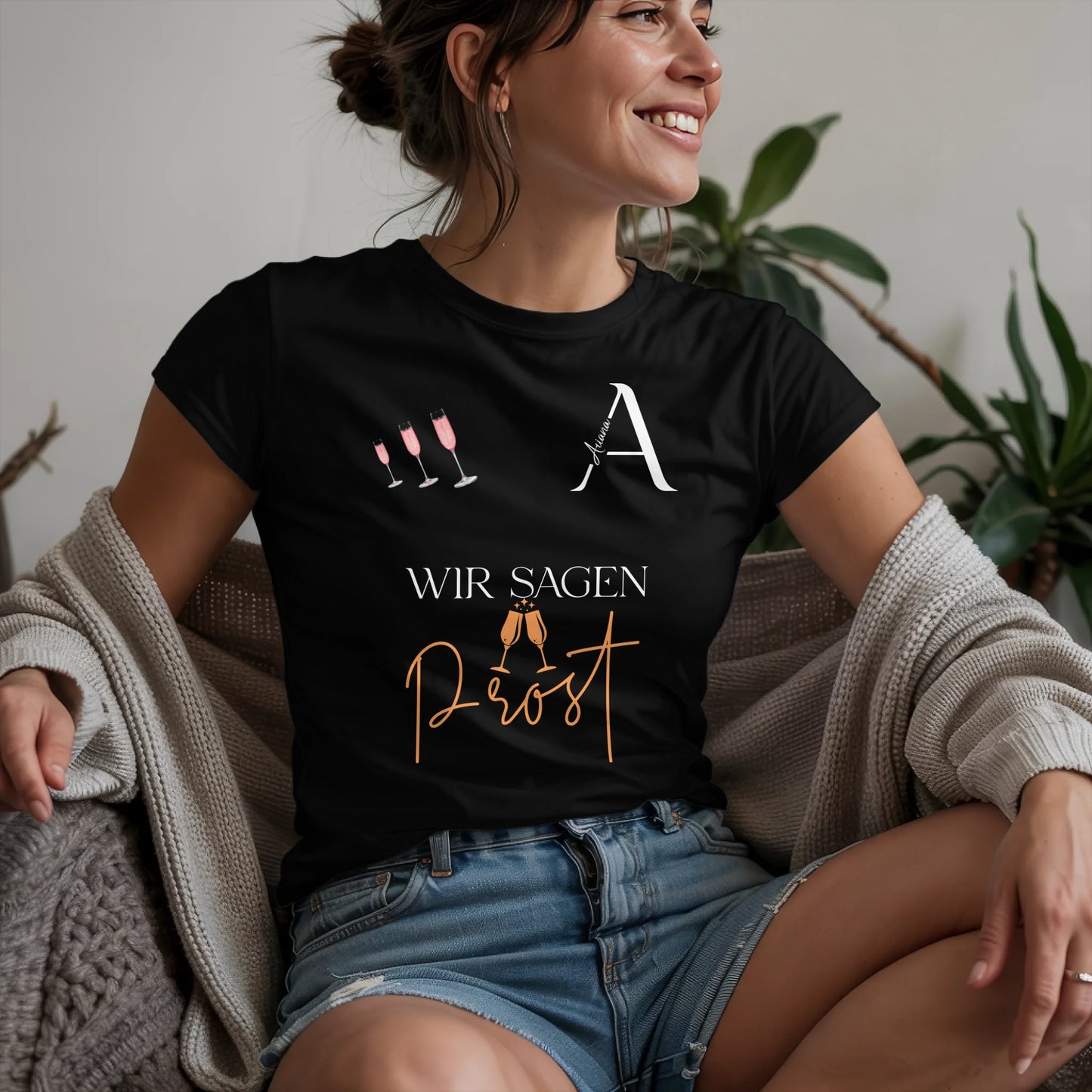 W.02.Damen-T-Shirt-Mockup-Basic-Wohnzimmer-Wolljacke---2