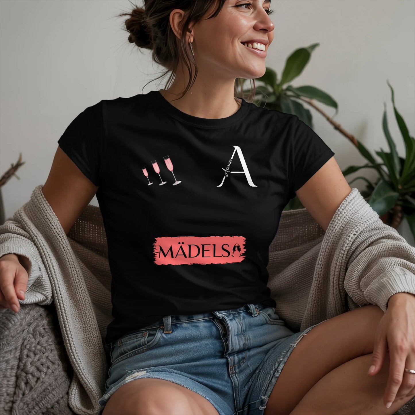 W.02.Damen-T-Shirt-Mockup-Basic-Wohnzimmer-Wolljacke---2