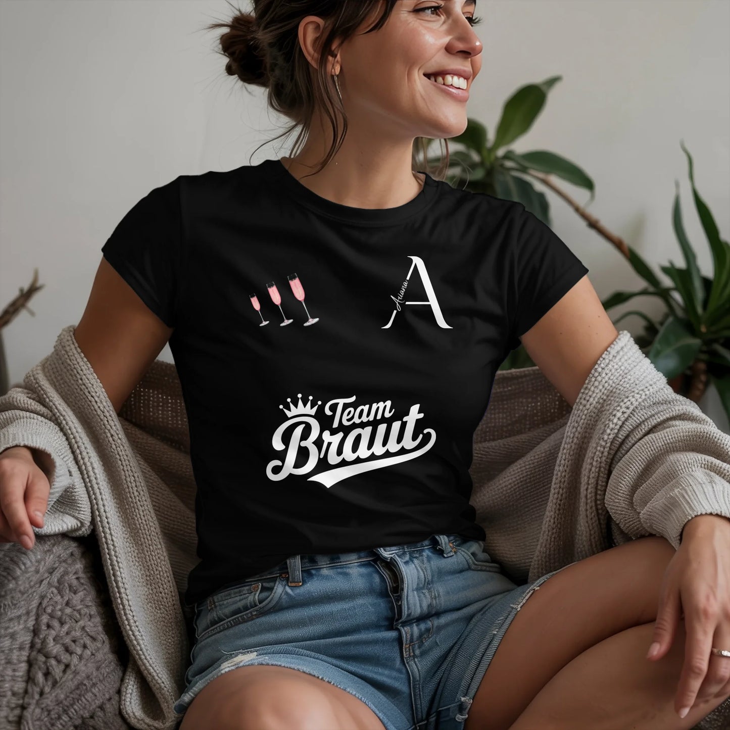 W.02.Damen-T-Shirt-Mockup-Basic-Wohnzimmer-Wolljacke---2