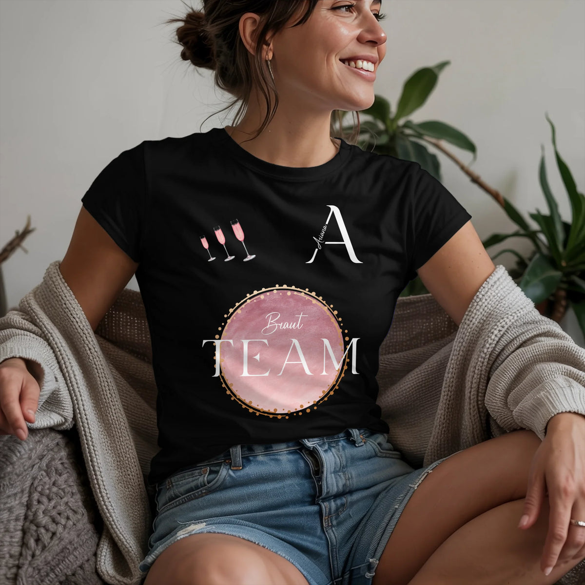 W.02.Damen-T-Shirt-Mockup-Basic-Wohnzimmer-Wolljacke---2