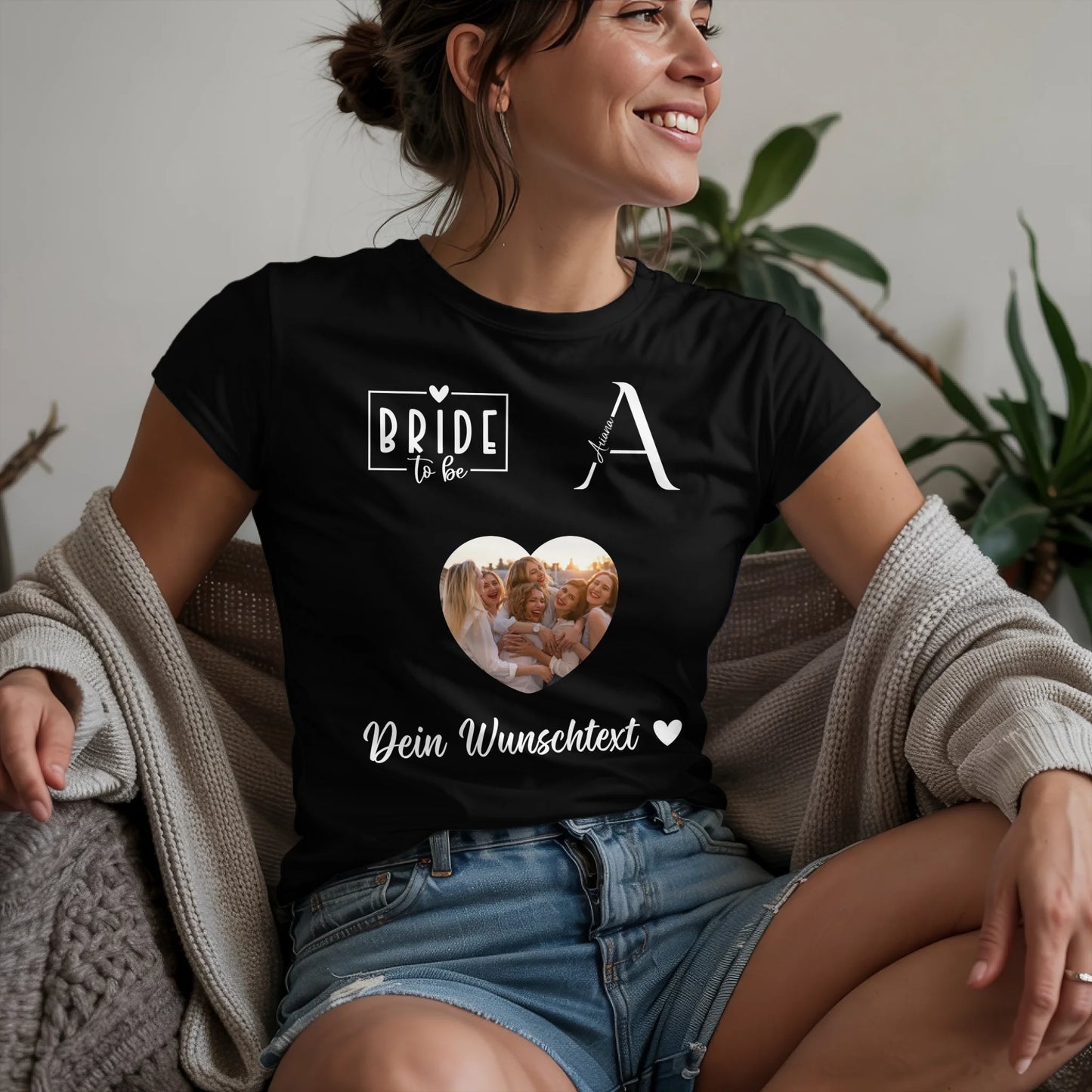 W.02.Damen-T-Shirt-Mockup-Basic-Wohnzimmer-Wolljacke---2