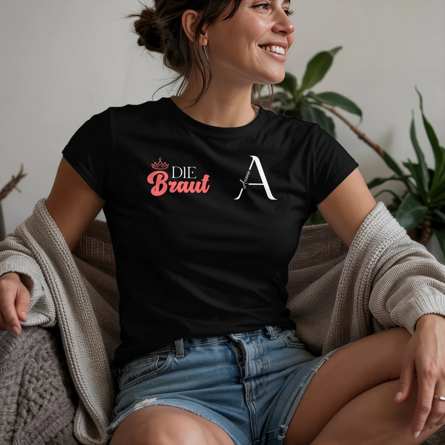 W.02.Damen-T-Shirt-Mockup-Basic-Wohnzimmer-Wolljacke---2