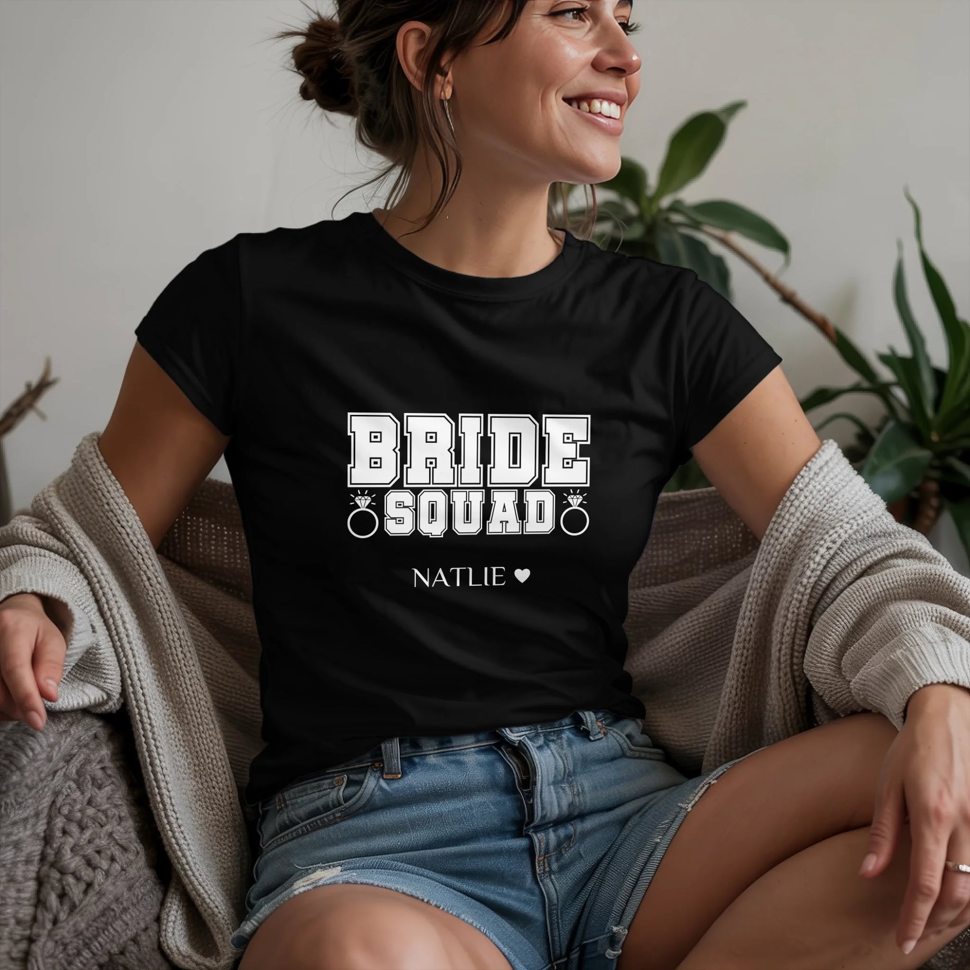 W.02.Damen-T-Shirt-Mockup-Basic-Wohnzimmer-Wolljacke---2