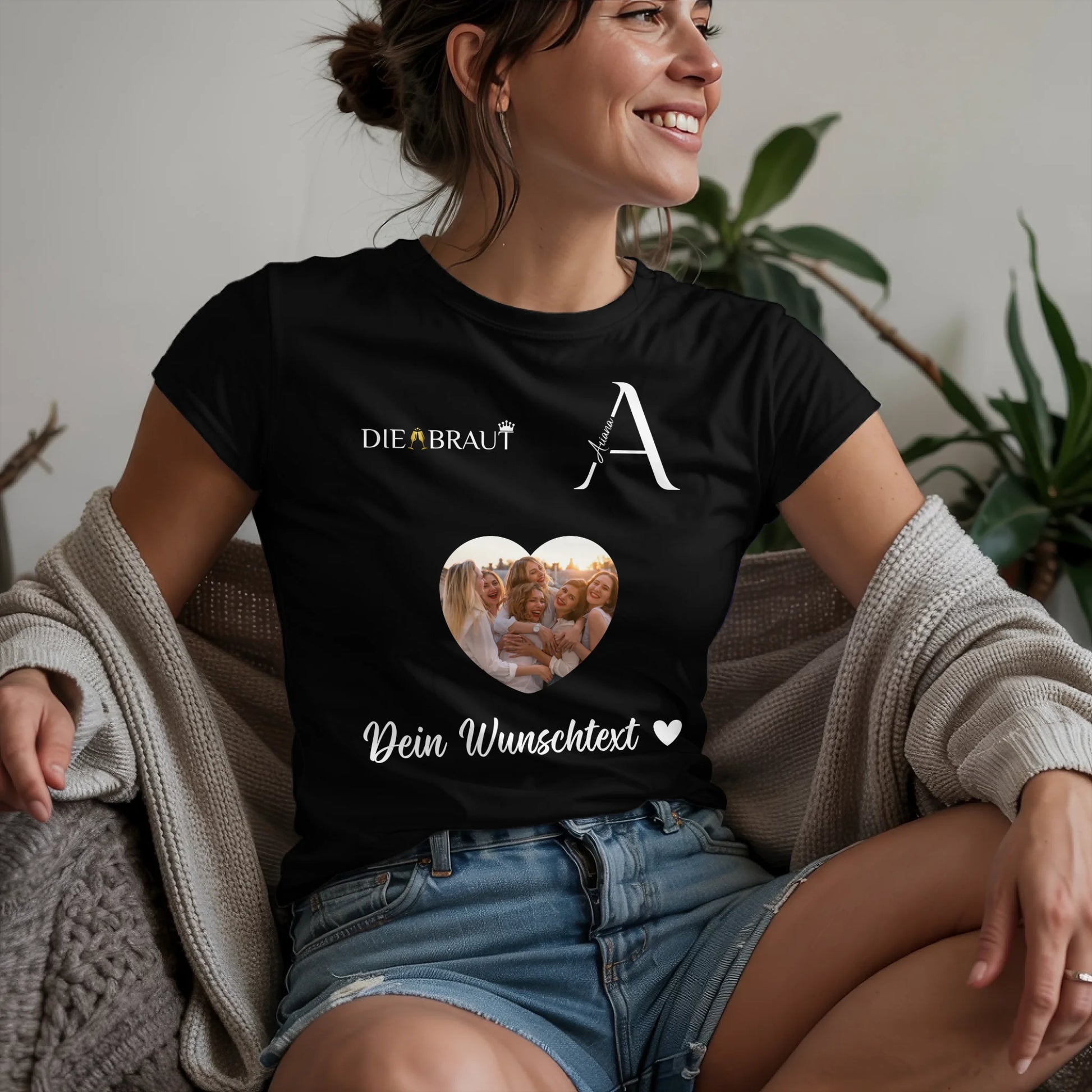 W.02.Damen-T-Shirt-Mockup-Basic-Wohnzimmer-Wolljacke---2