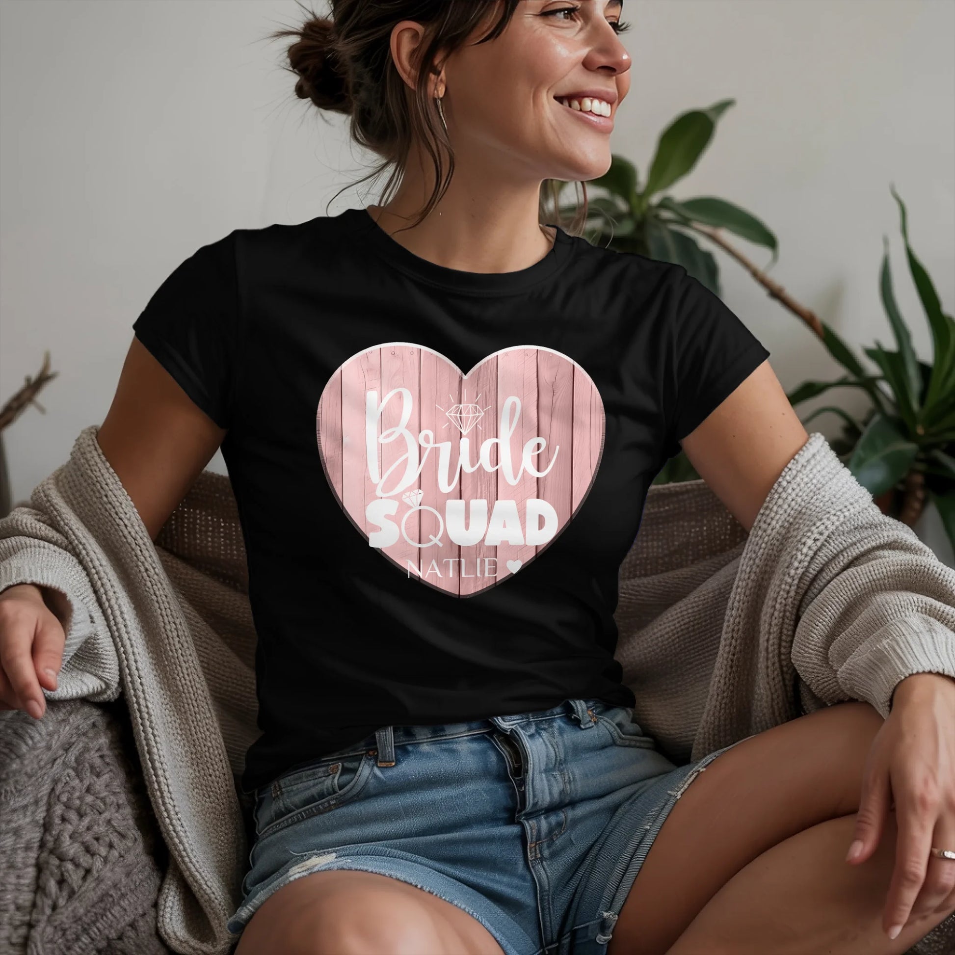 W.02.Damen-T-Shirt-Mockup-Basic-Wohnzimmer-Wolljacke---2