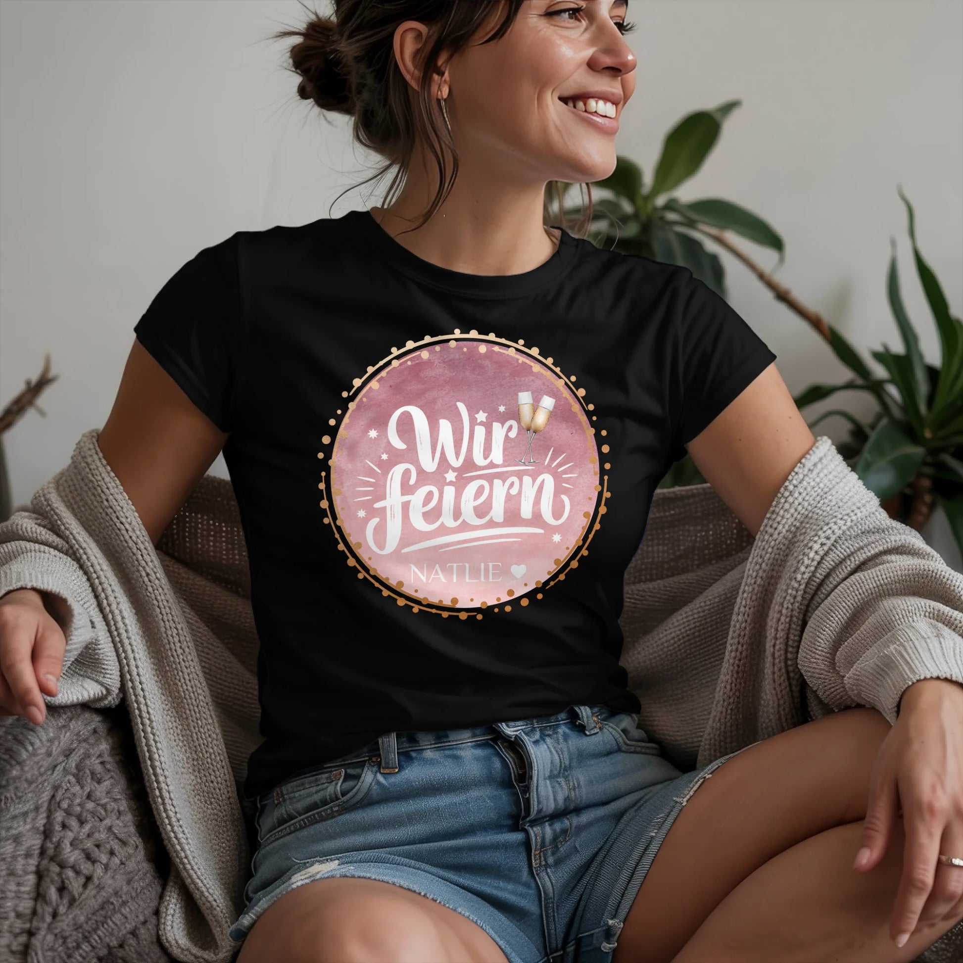 W.02.Damen-T-Shirt-Mockup-Basic-Wohnzimmer-Wolljacke---2