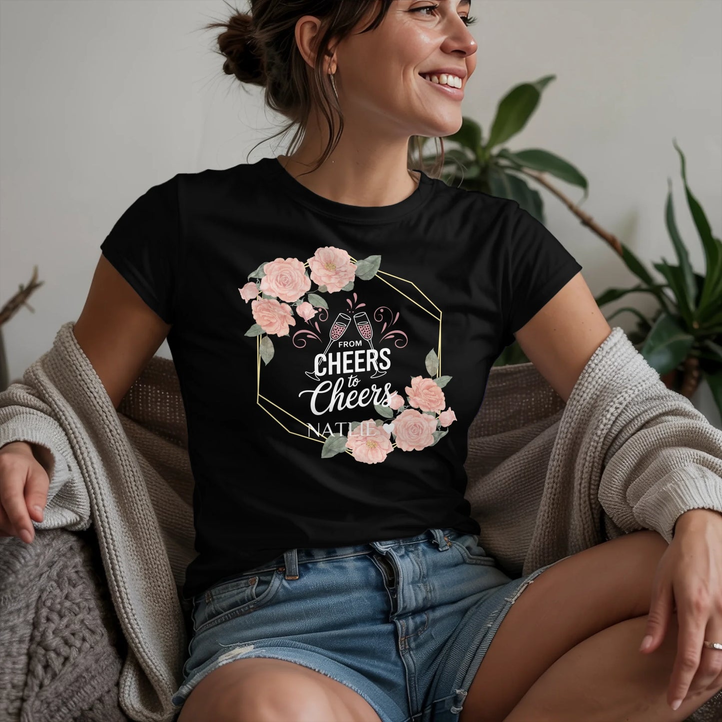 W.02.Damen-T-Shirt-Mockup-Basic-Wohnzimmer-Wolljacke---2