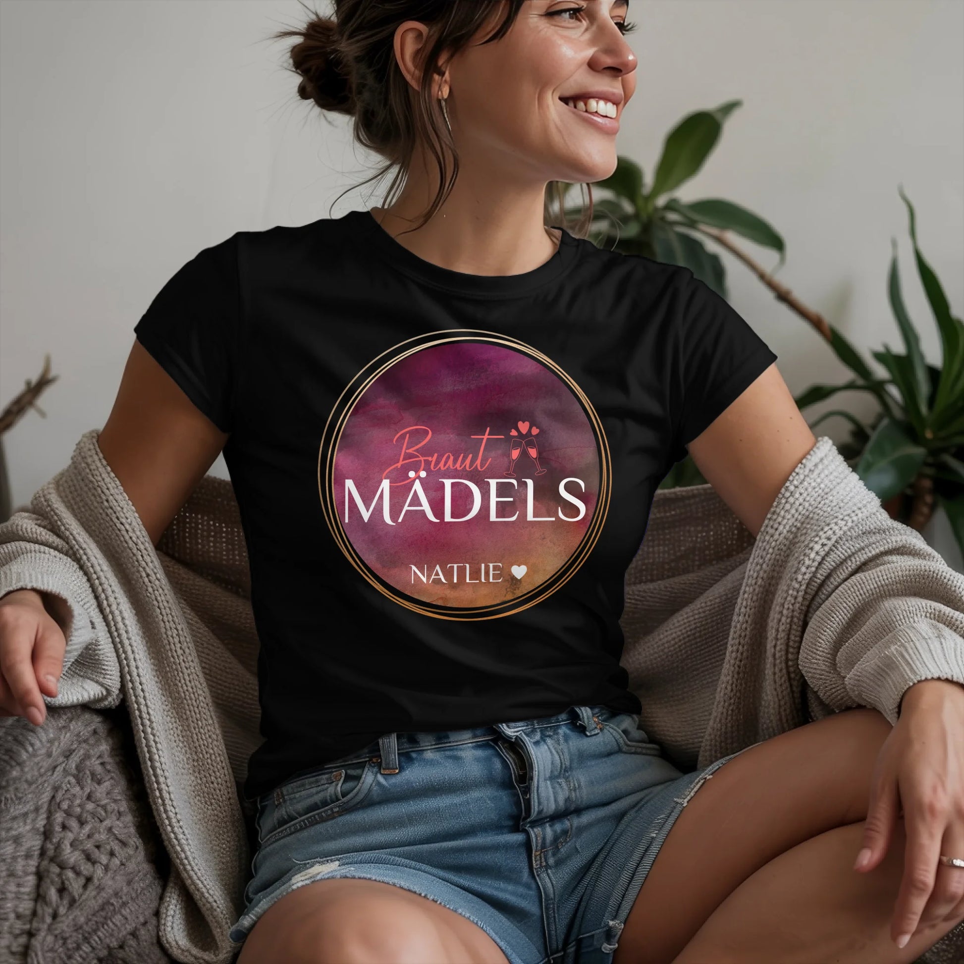 W.02.Damen-T-Shirt-Mockup-Basic-Wohnzimmer-Wolljacke---2