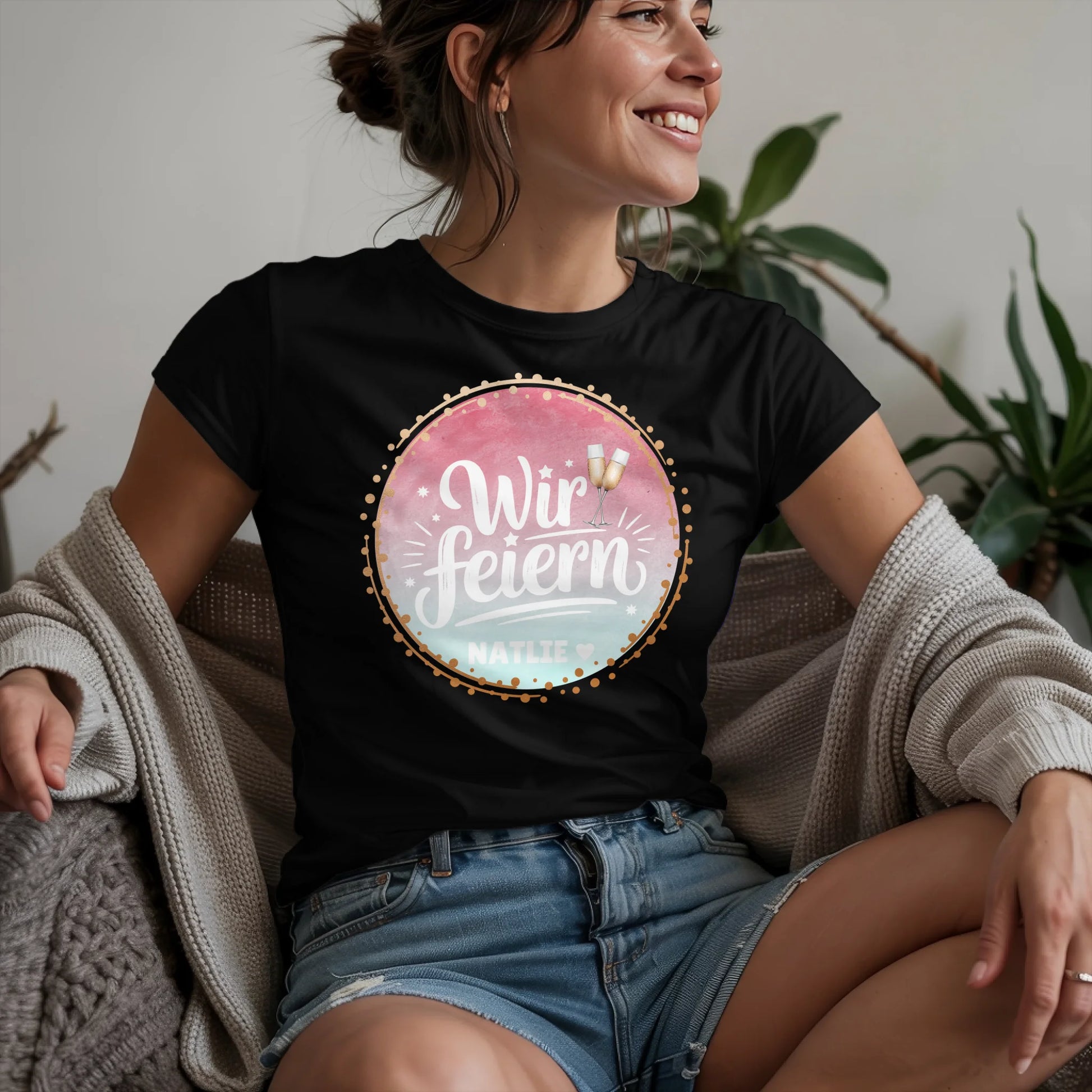 W.02.Damen-T-Shirt-Mockup-Basic-Wohnzimmer-Wolljacke---2