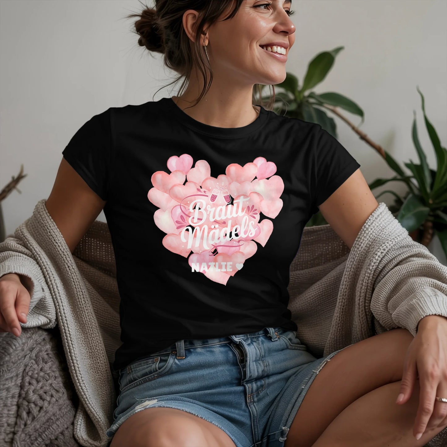 W.02.Damen-T-Shirt-Mockup-Basic-Wohnzimmer-Wolljacke---2