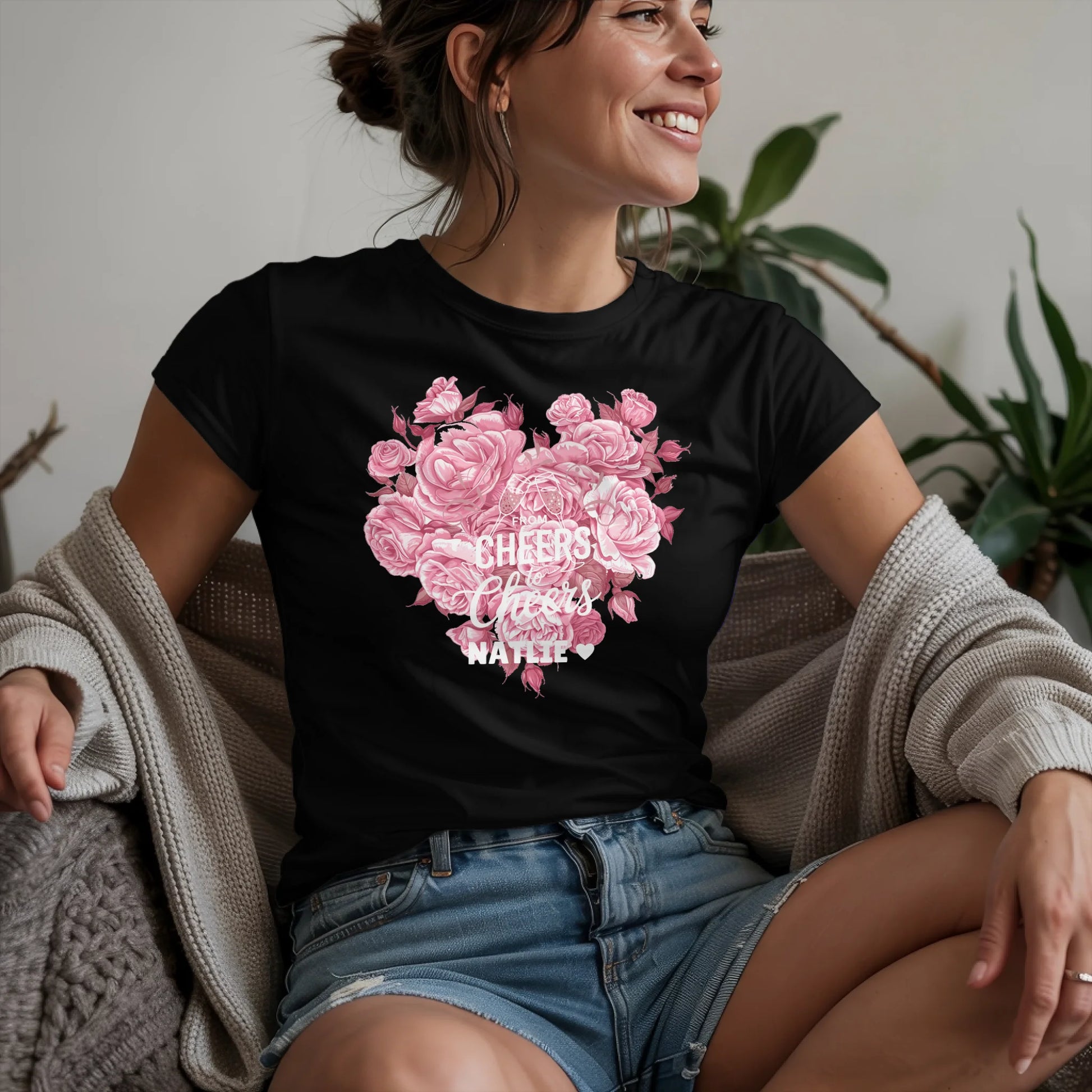 W.02.Damen-T-Shirt-Mockup-Basic-Wohnzimmer-Wolljacke---2