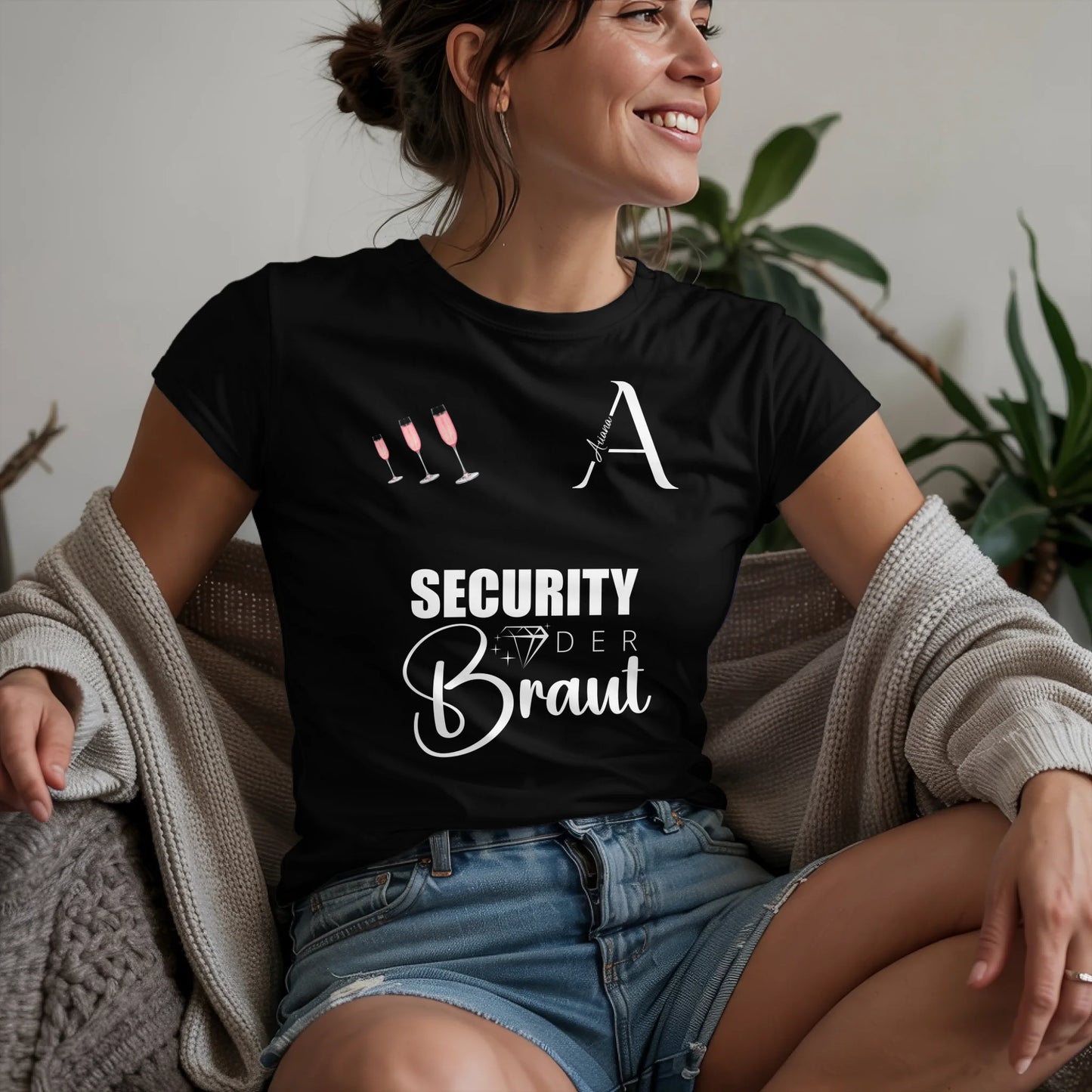 W.02.Damen-T-Shirt-Mockup-Basic-Wohnzimmer-Wolljacke---2