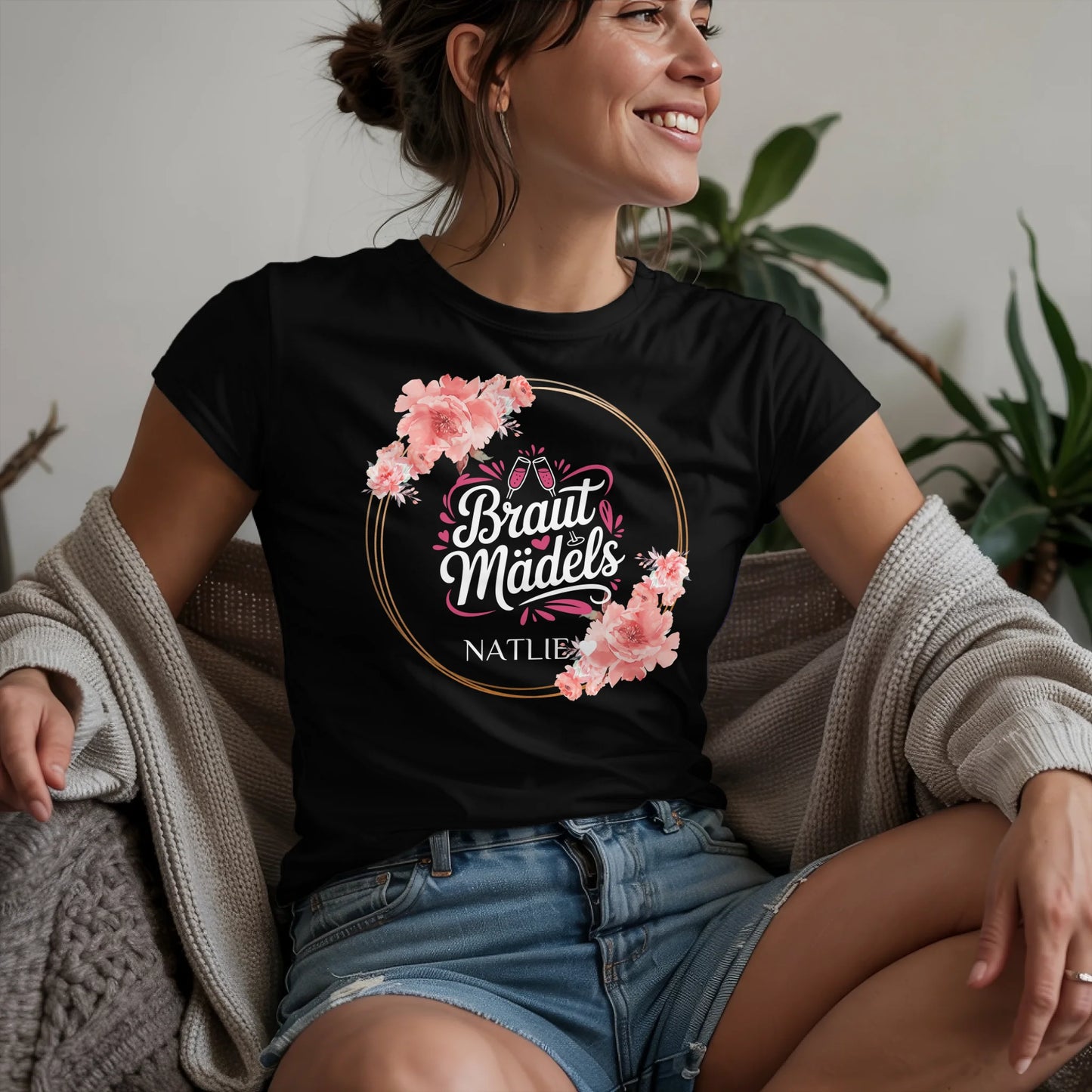 W.02.Damen-T-Shirt-Mockup-Basic-Wohnzimmer-Wolljacke---2