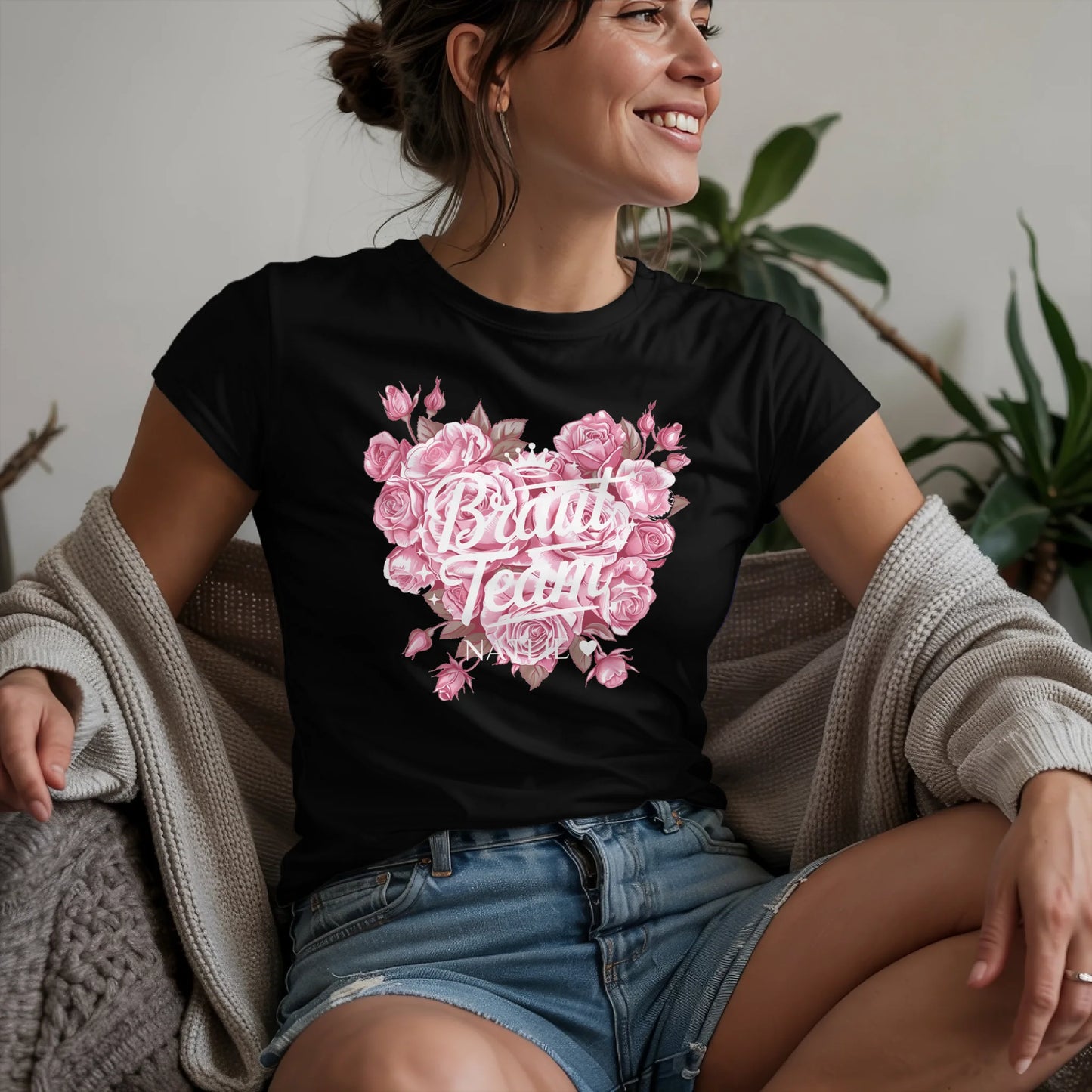 W.02.Damen-T-Shirt-Mockup-Basic-Wohnzimmer-Wolljacke---2