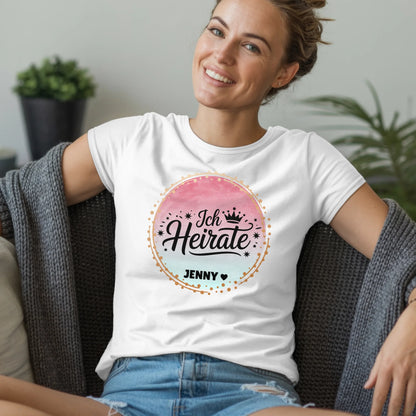 B.03.Damen-T-Shirt-Mockup-Basic-Wohnzimmer-Wolljacke---1