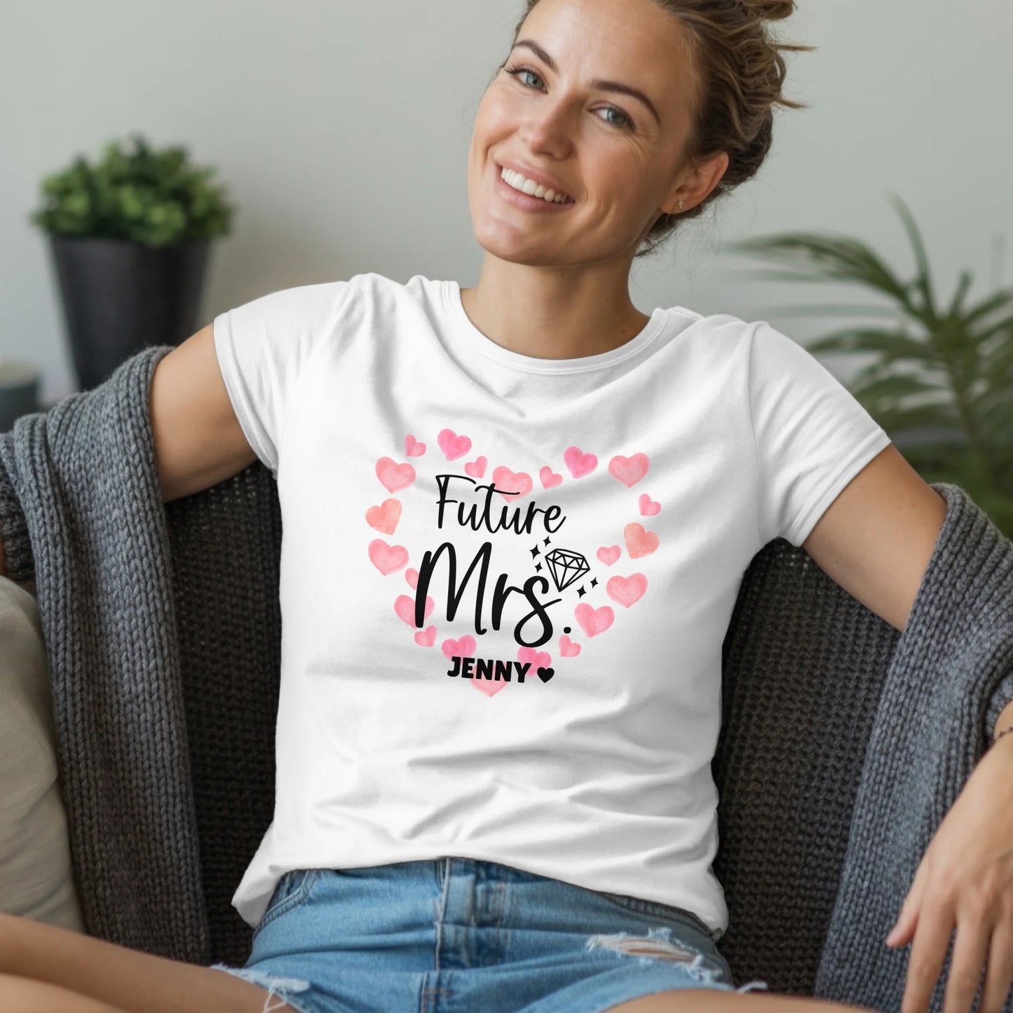 B.03.Damen-T-Shirt-Mockup-Basic-Wohnzimmer-Wolljacke---1