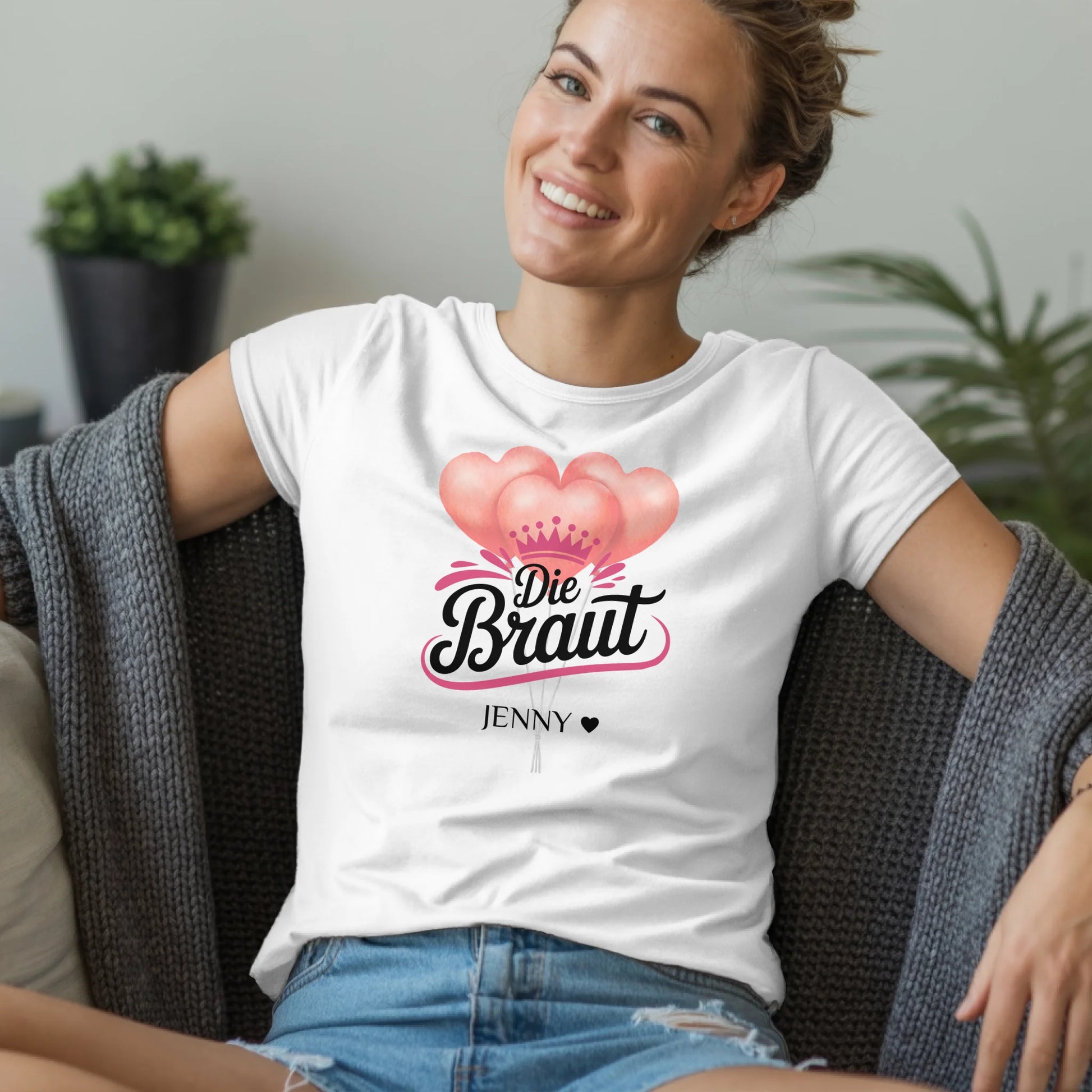 B.03.Damen-T-Shirt-Mockup-Basic-Wohnzimmer-Wolljacke---1