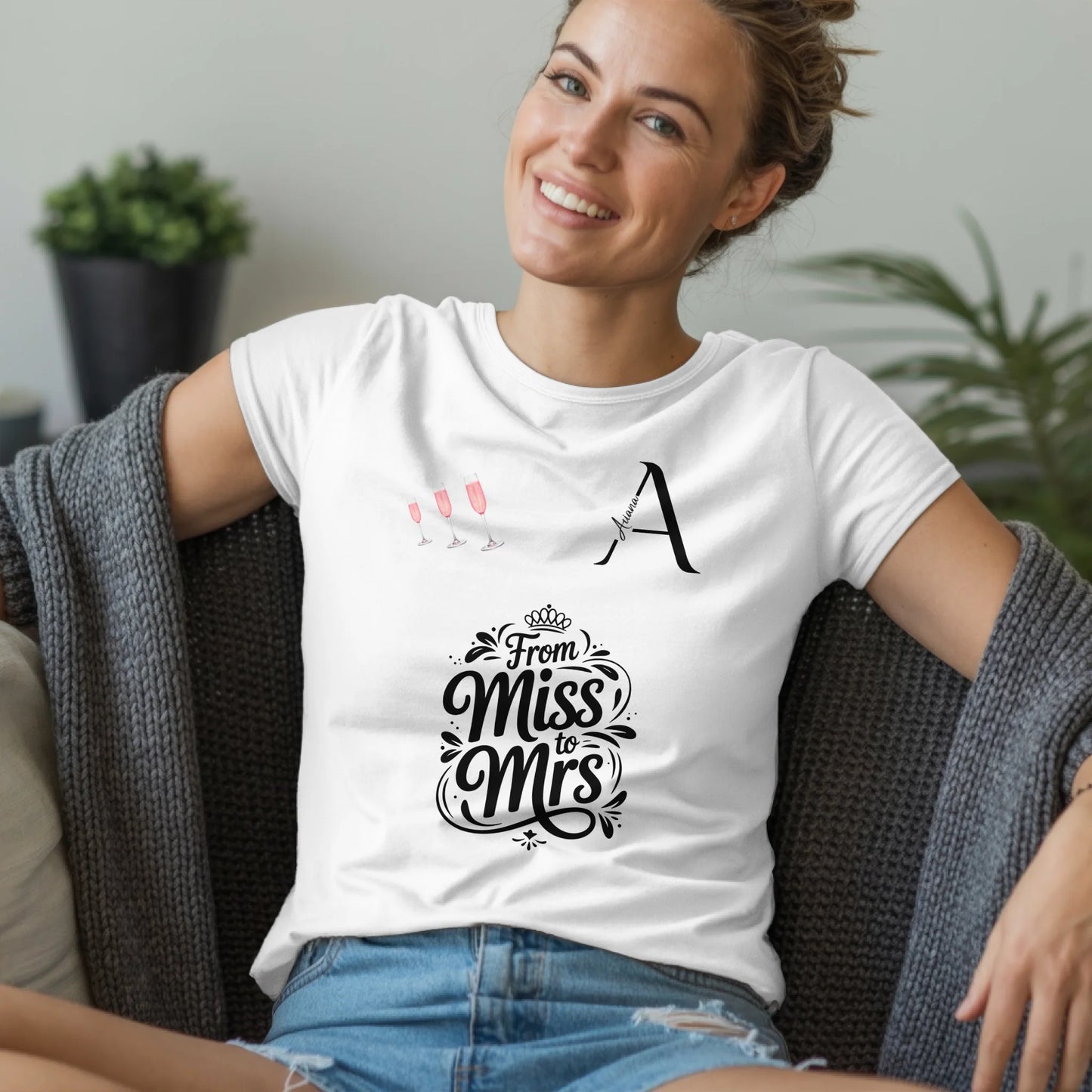 B.03.Damen-T-Shirt-Mockup-Basic-Wohnzimmer-Wolljacke---1