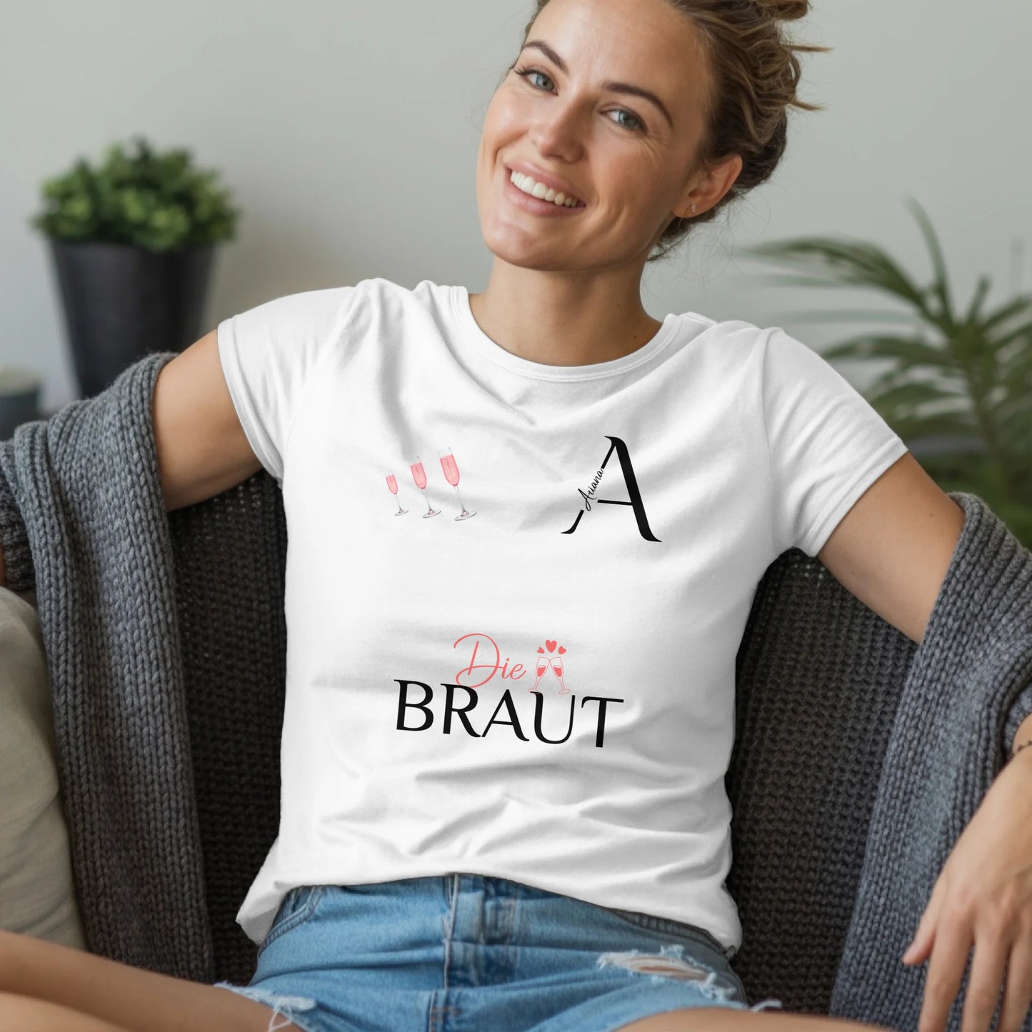 B.03.Damen-T-Shirt-Mockup-Basic-Wohnzimmer-Wolljacke---1