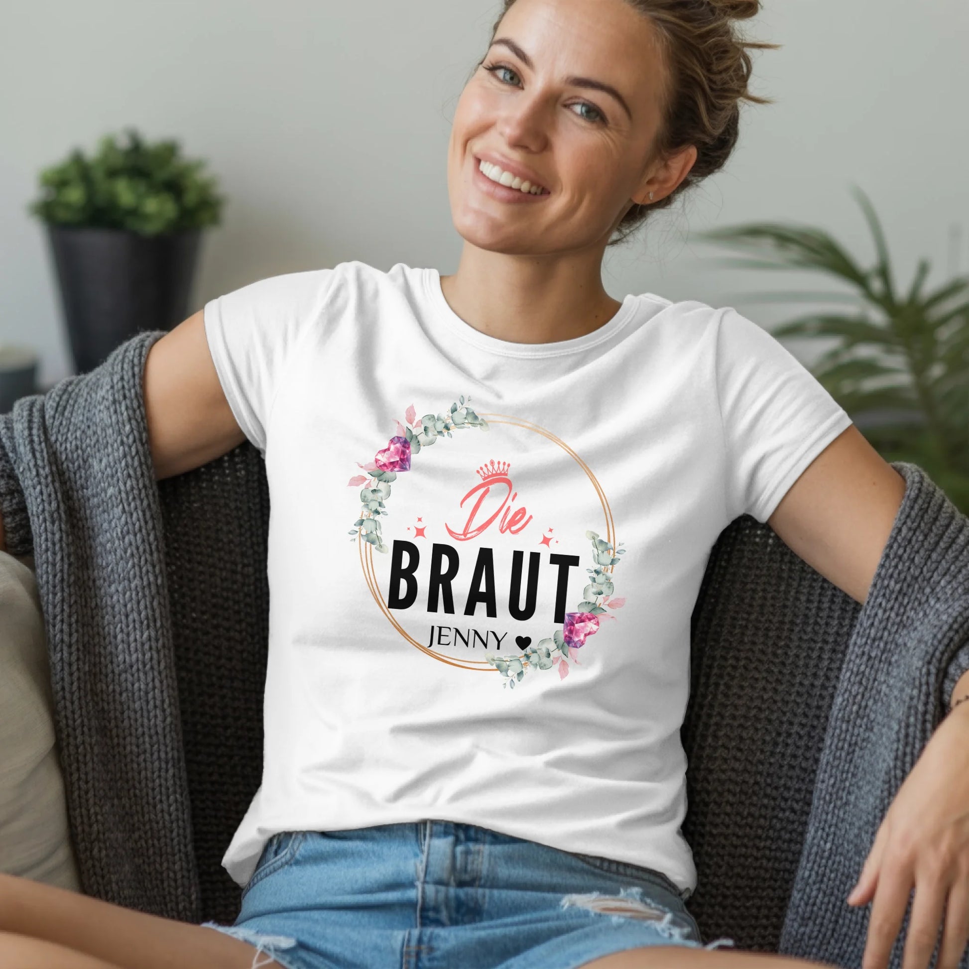 B.03.Damen-T-Shirt-Mockup-Basic-Wohnzimmer-Wolljacke---1