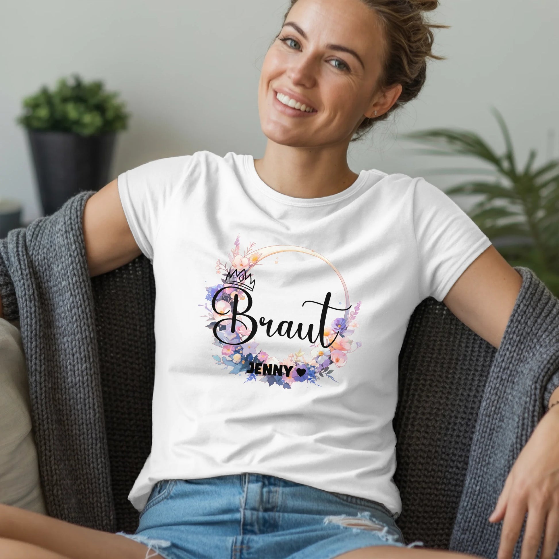 B.03.Damen-T-Shirt-Mockup-Basic-Wohnzimmer-Wolljacke---1