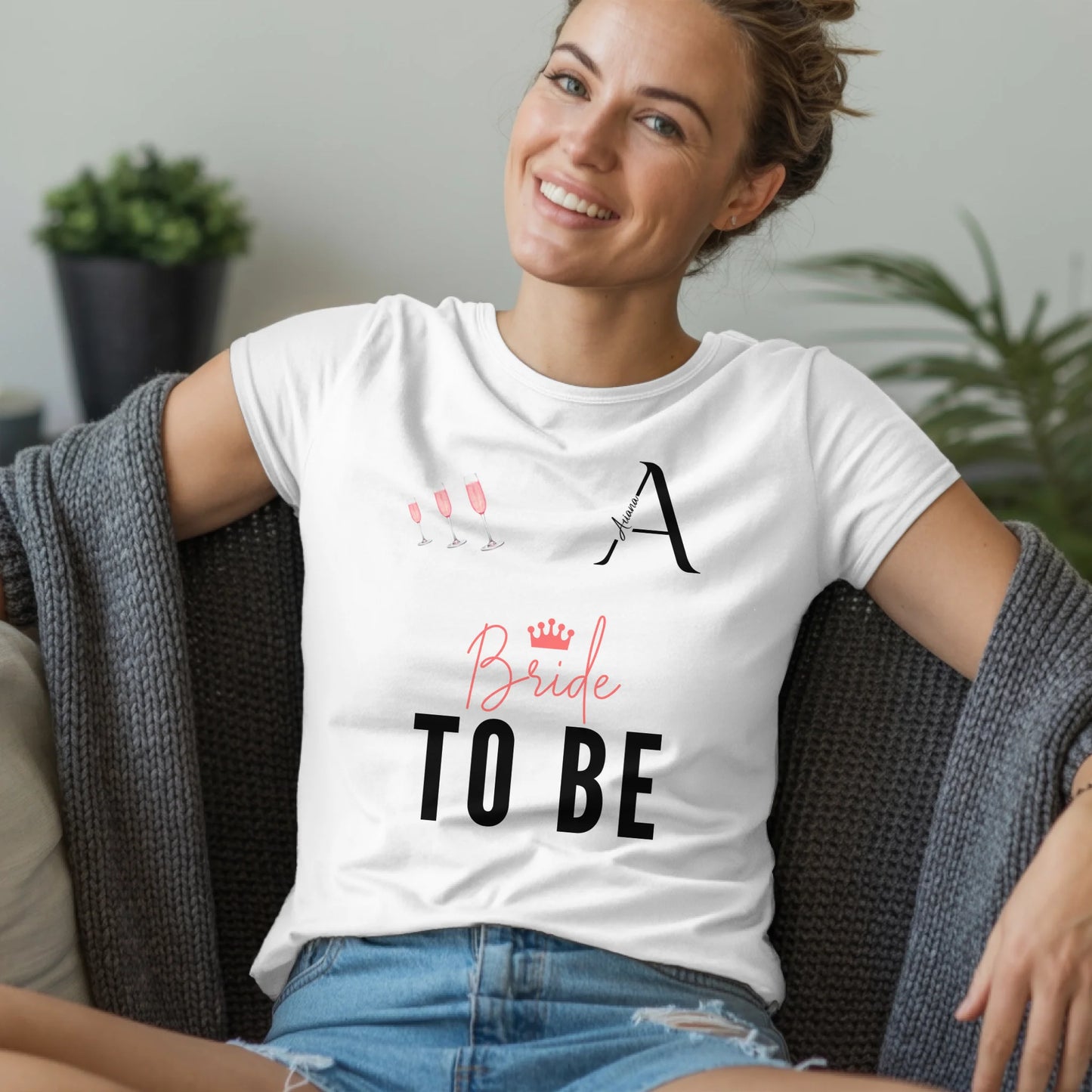 B.03.Damen-T-Shirt-Mockup-Basic-Wohnzimmer-Wolljacke---1