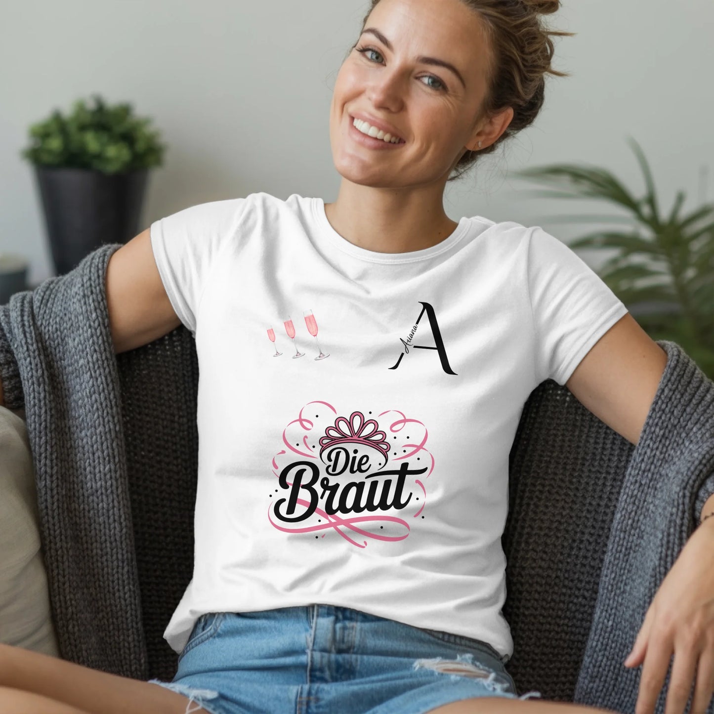 B.03.Damen-T-Shirt-Mockup-Basic-Wohnzimmer-Wolljacke---1