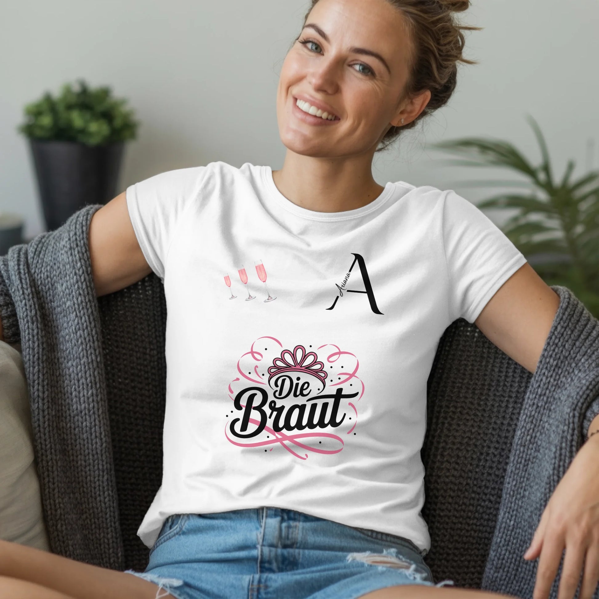 B.03.Damen-T-Shirt-Mockup-Basic-Wohnzimmer-Wolljacke---1