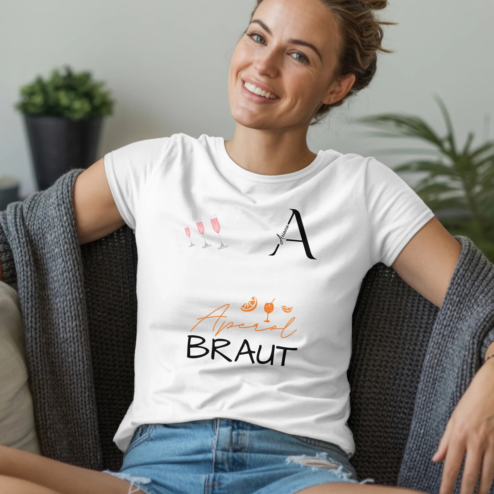 B.03.Damen-T-Shirt-Mockup-Basic-Wohnzimmer-Wolljacke---1